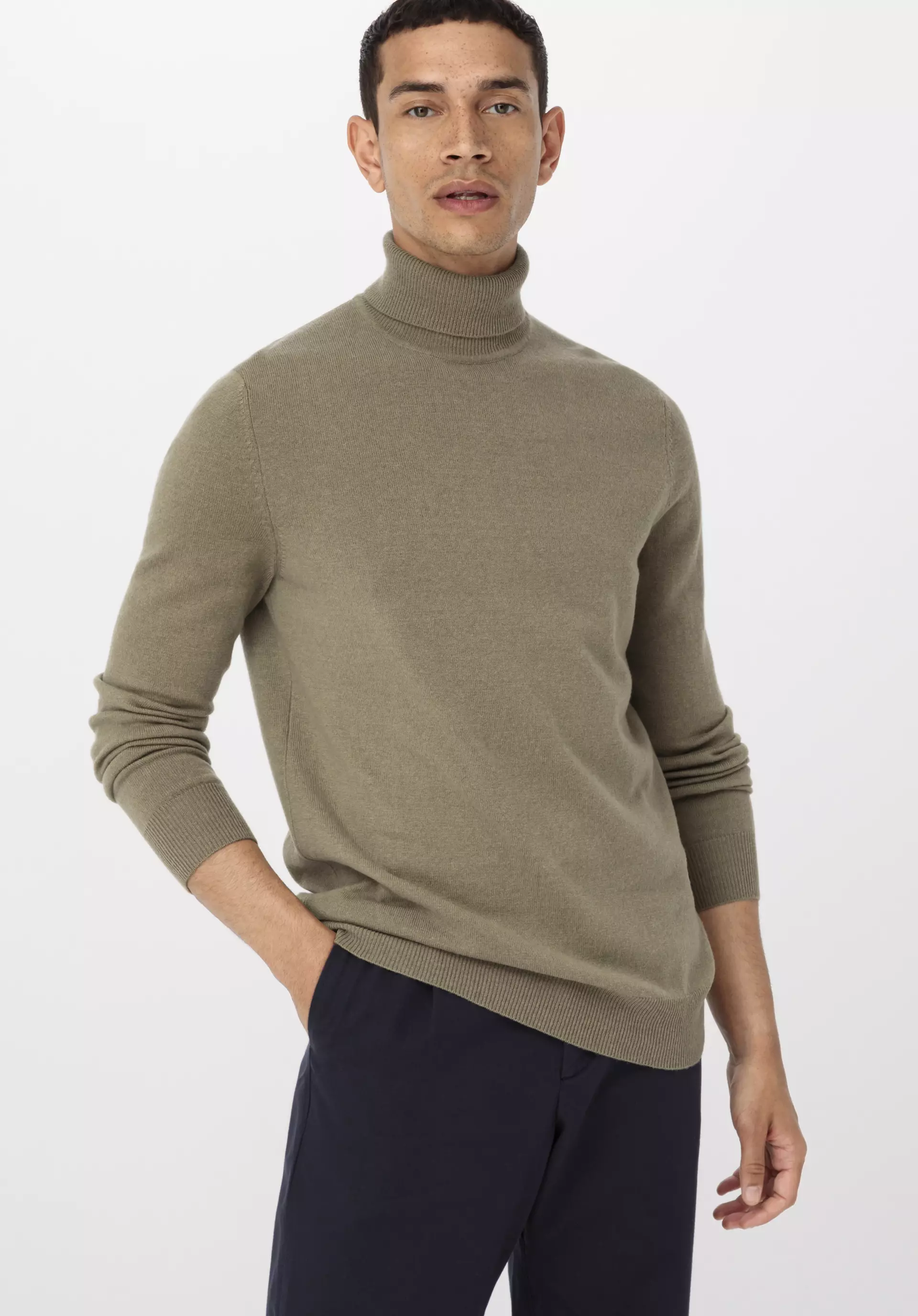 Regular turtleneck sweater made of virgin wool with cashmere - 3