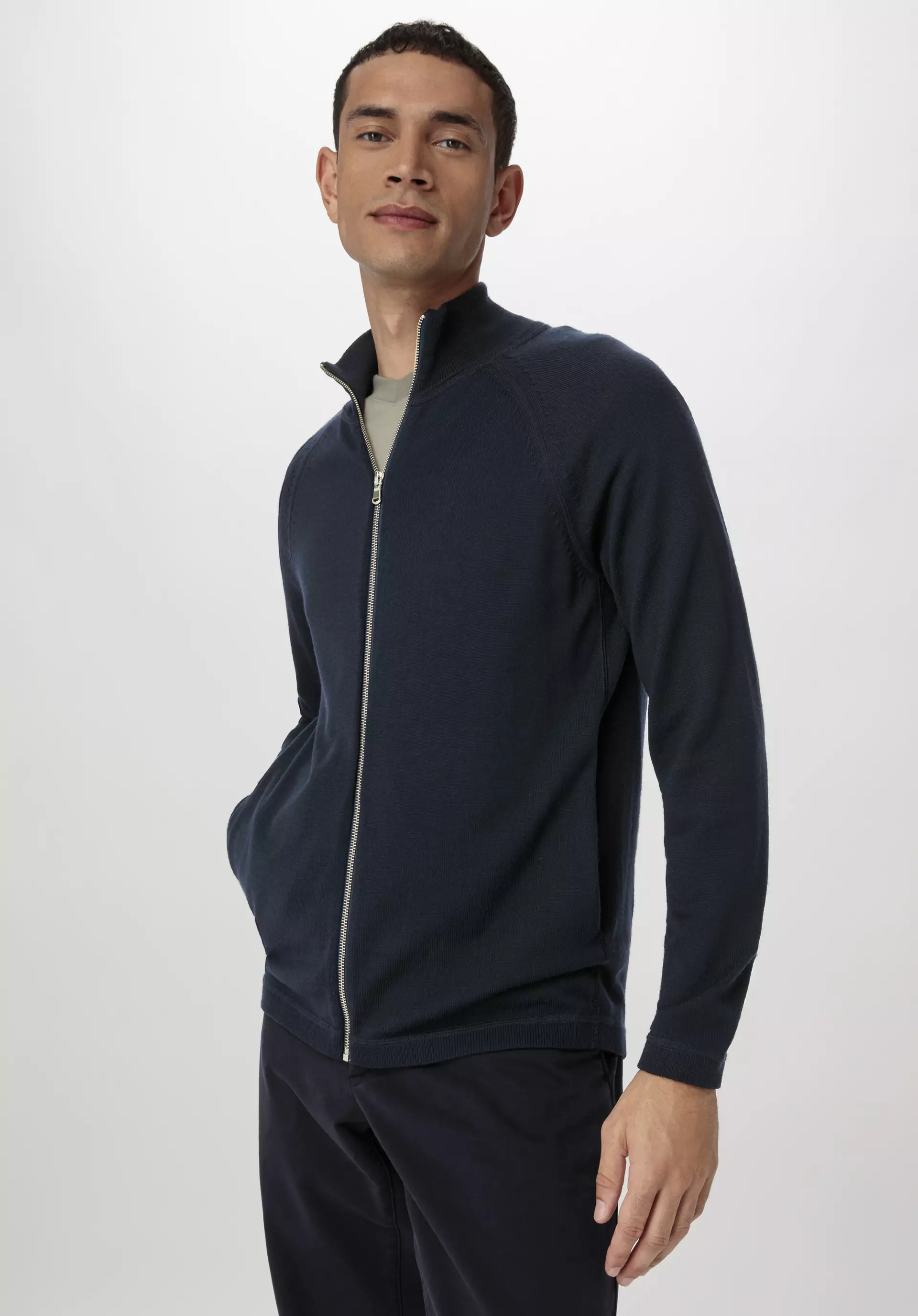 Fine slim zip cardigan made from pure organic merino wool - 1