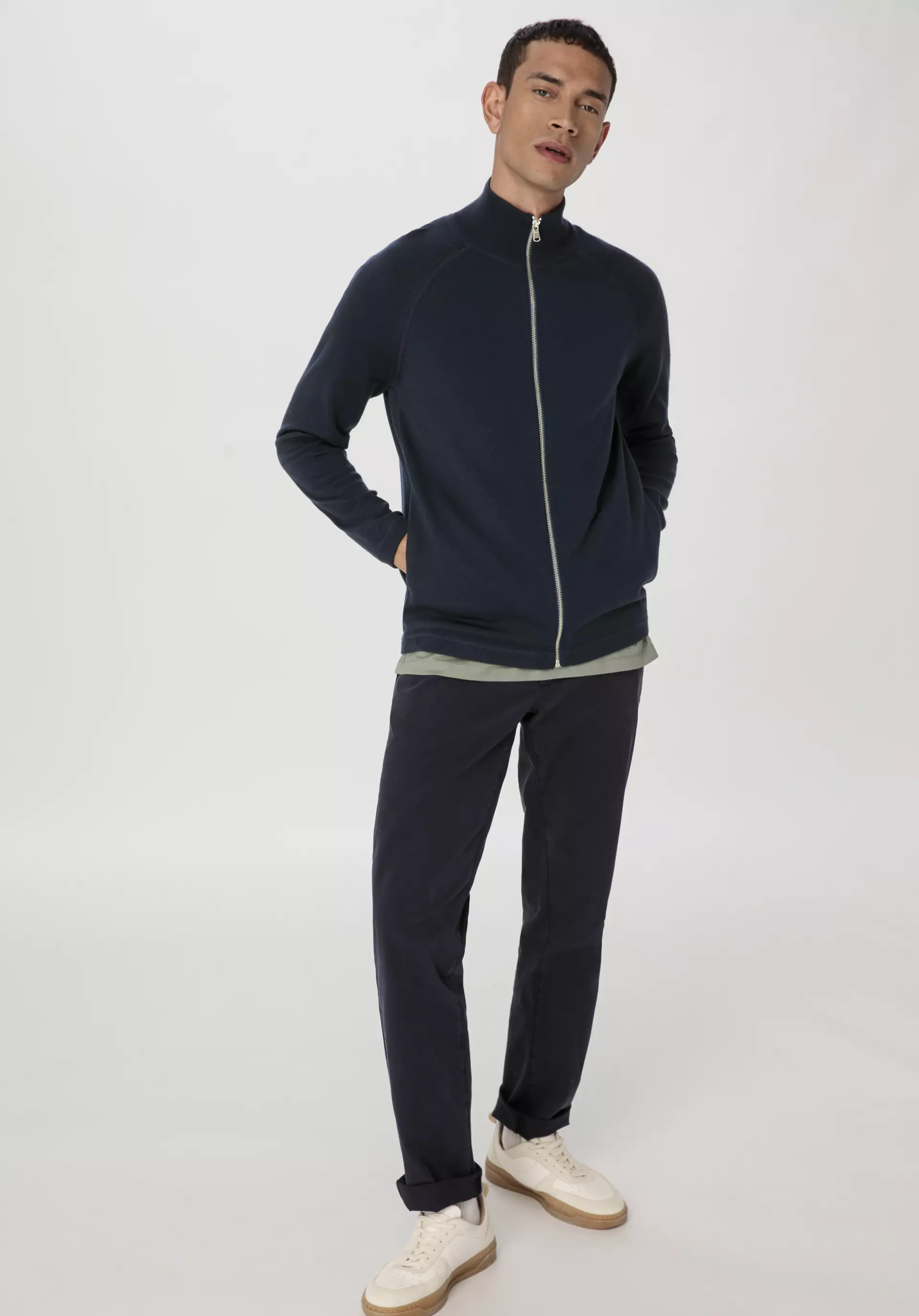 Fine slim zip cardigan made from pure organic merino wool - 2