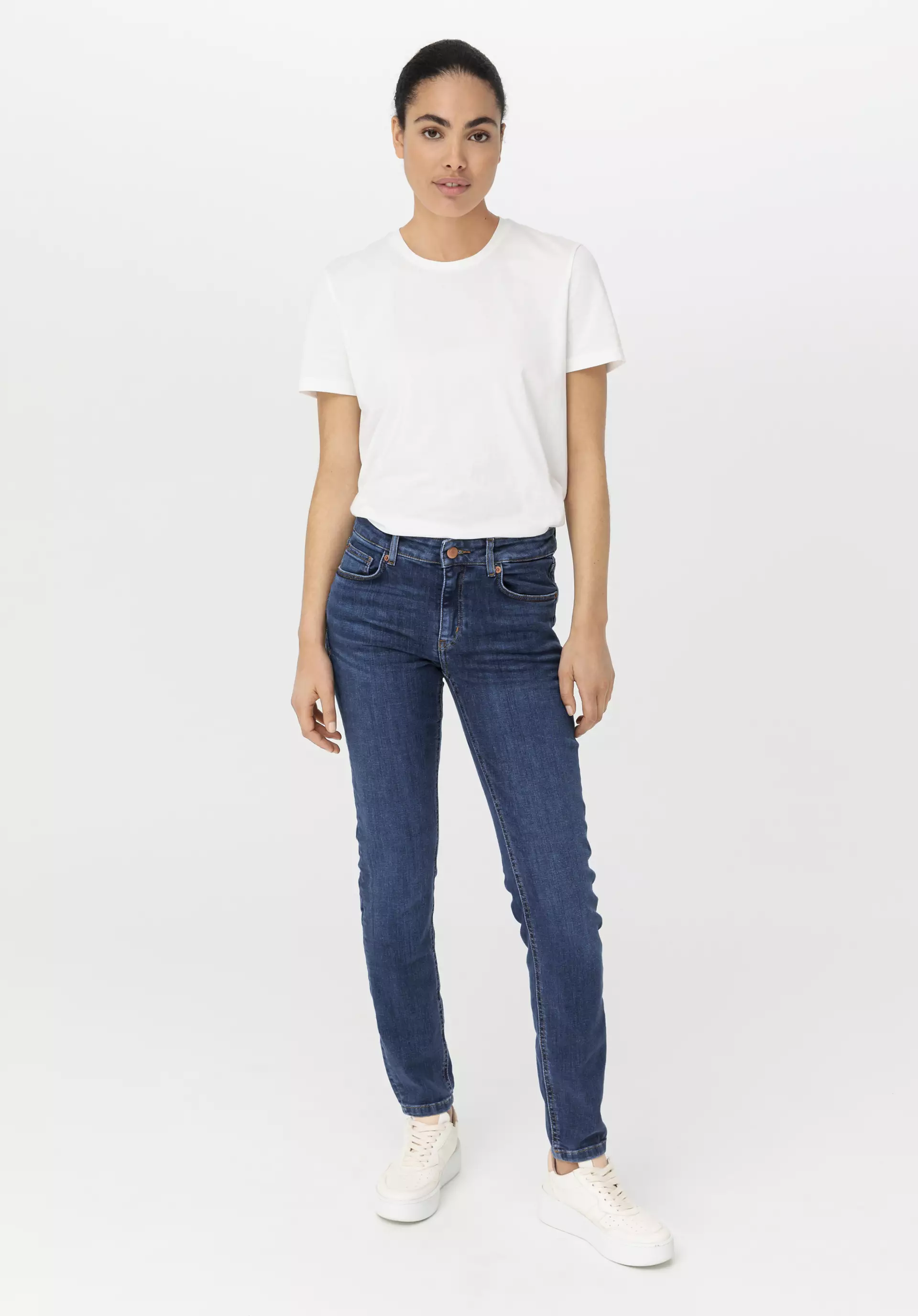 LINA Mid Rise Skinny jeans made from organic denim - 0