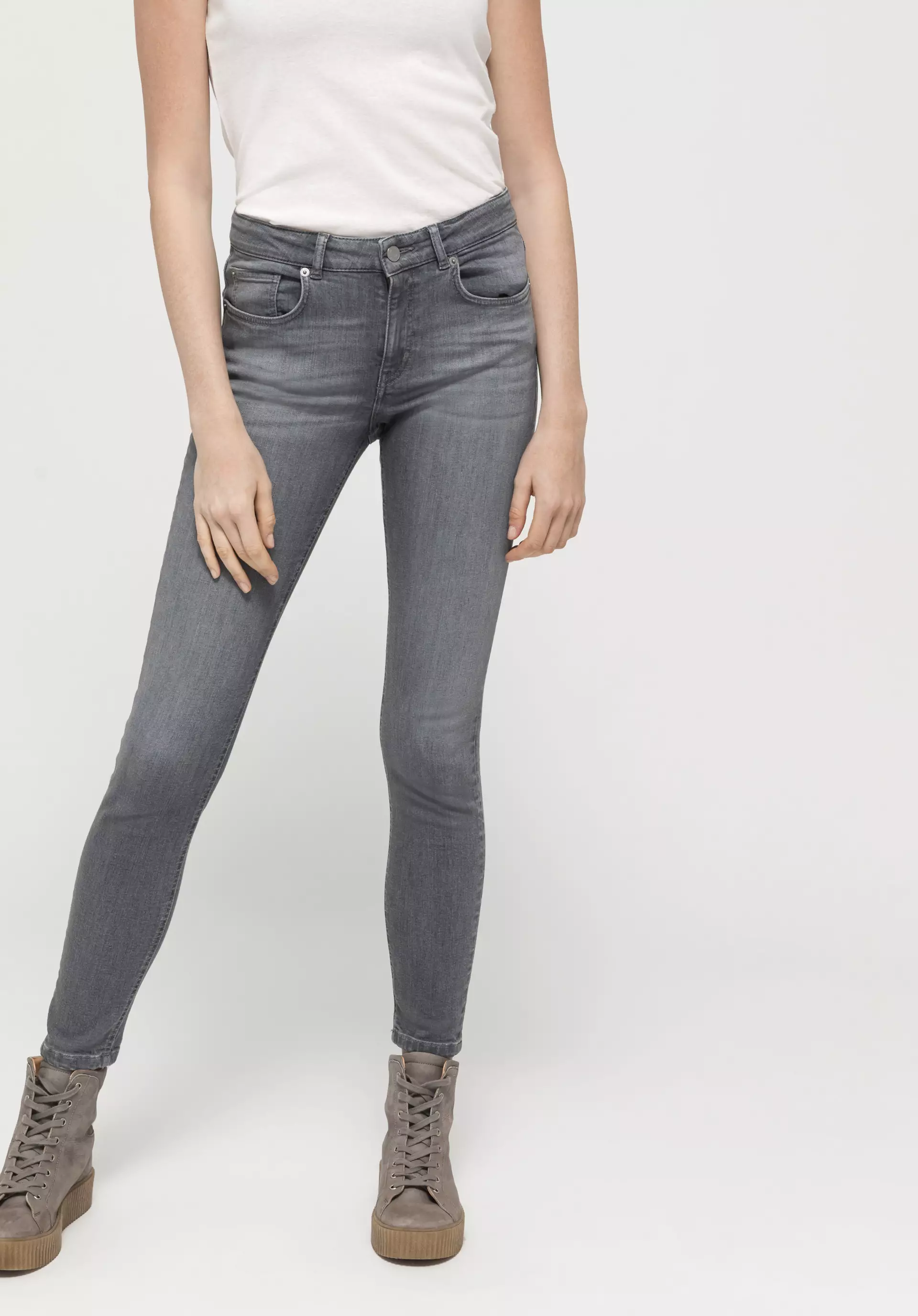 LINA Mid Rise Skinny jeans made from organic denim - 1