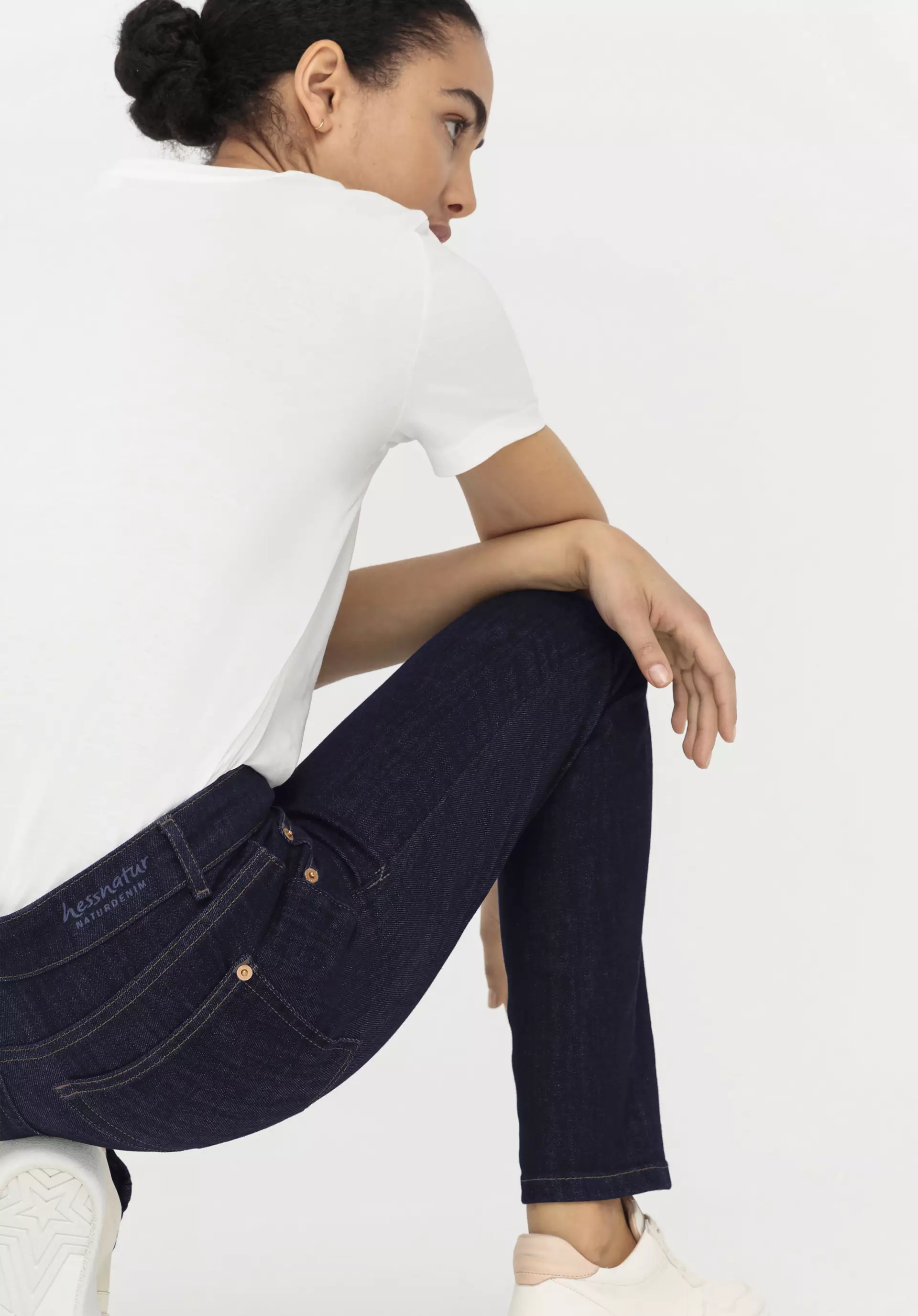 LEA Mid Rise Slim jeans made from organic denim - 3