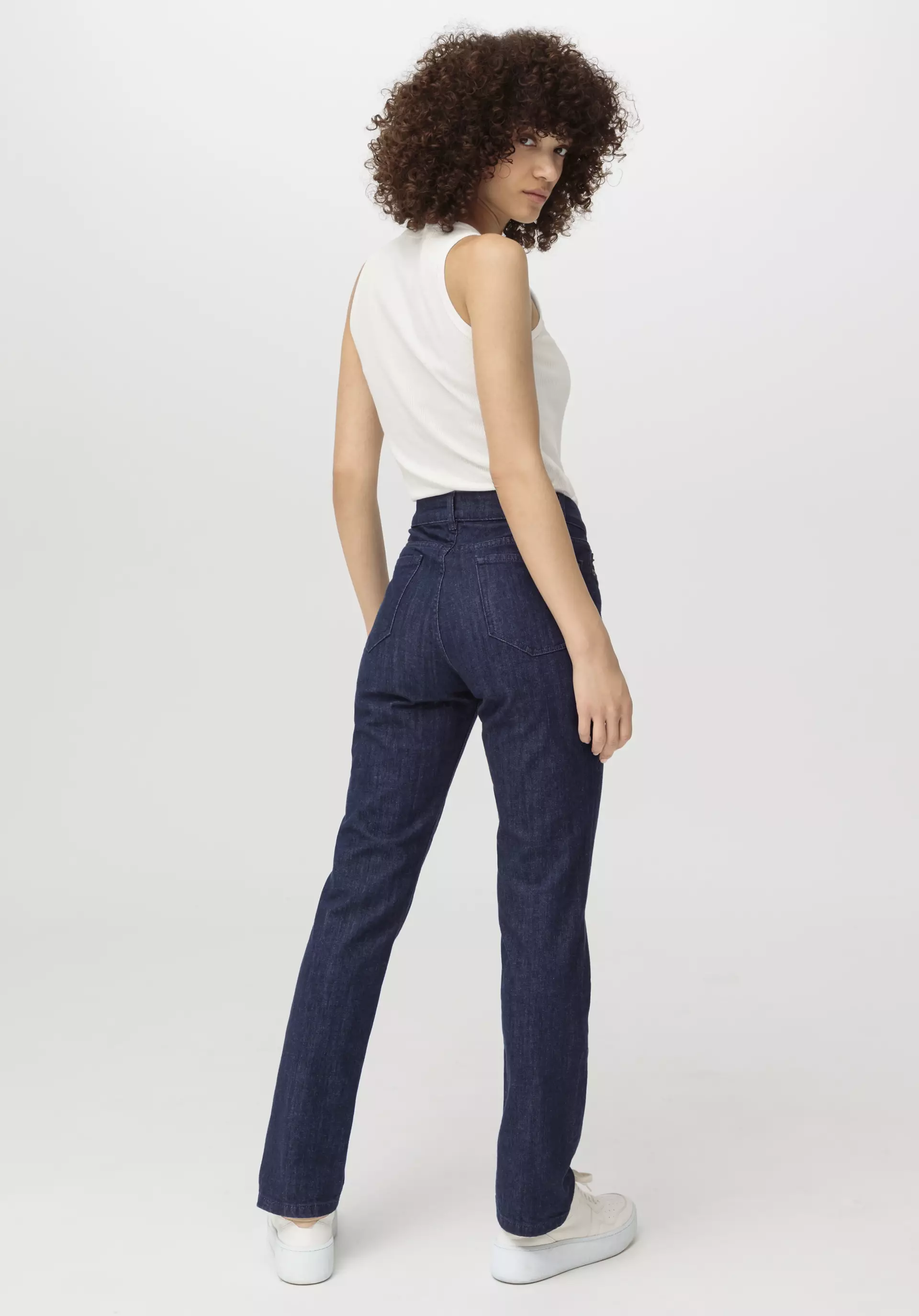 MARIE Mid Rise Straight jeans made from organic denim - 2