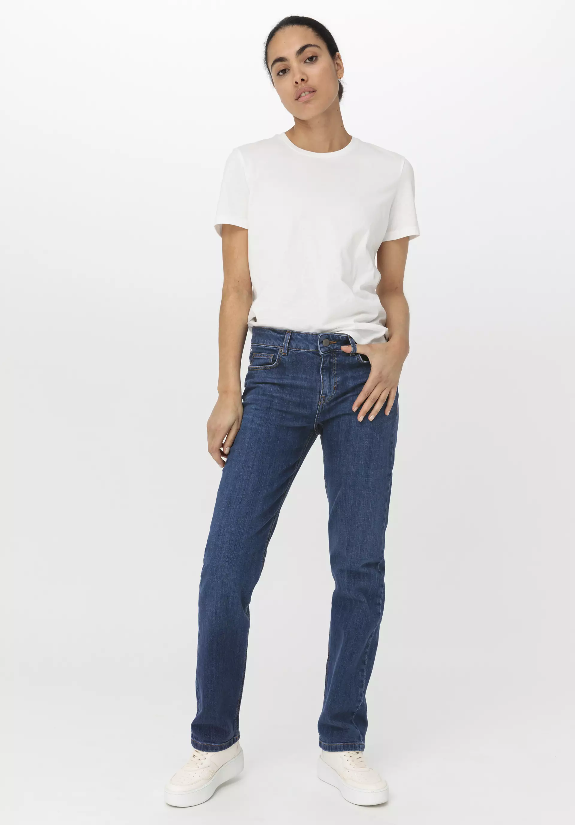 MARIE Mid Rise Straight jeans made from organic denim - 0
