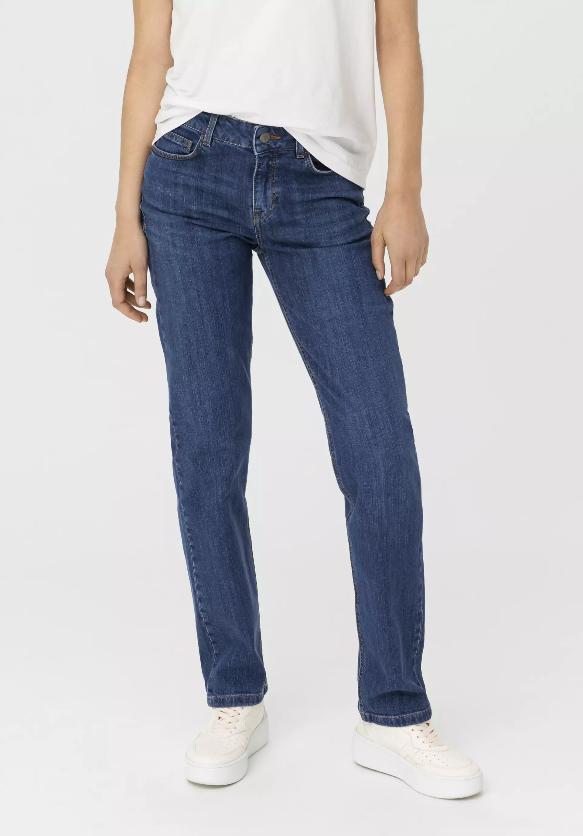 MARIE Mid Rise Straight jeans made from organic denim - 3