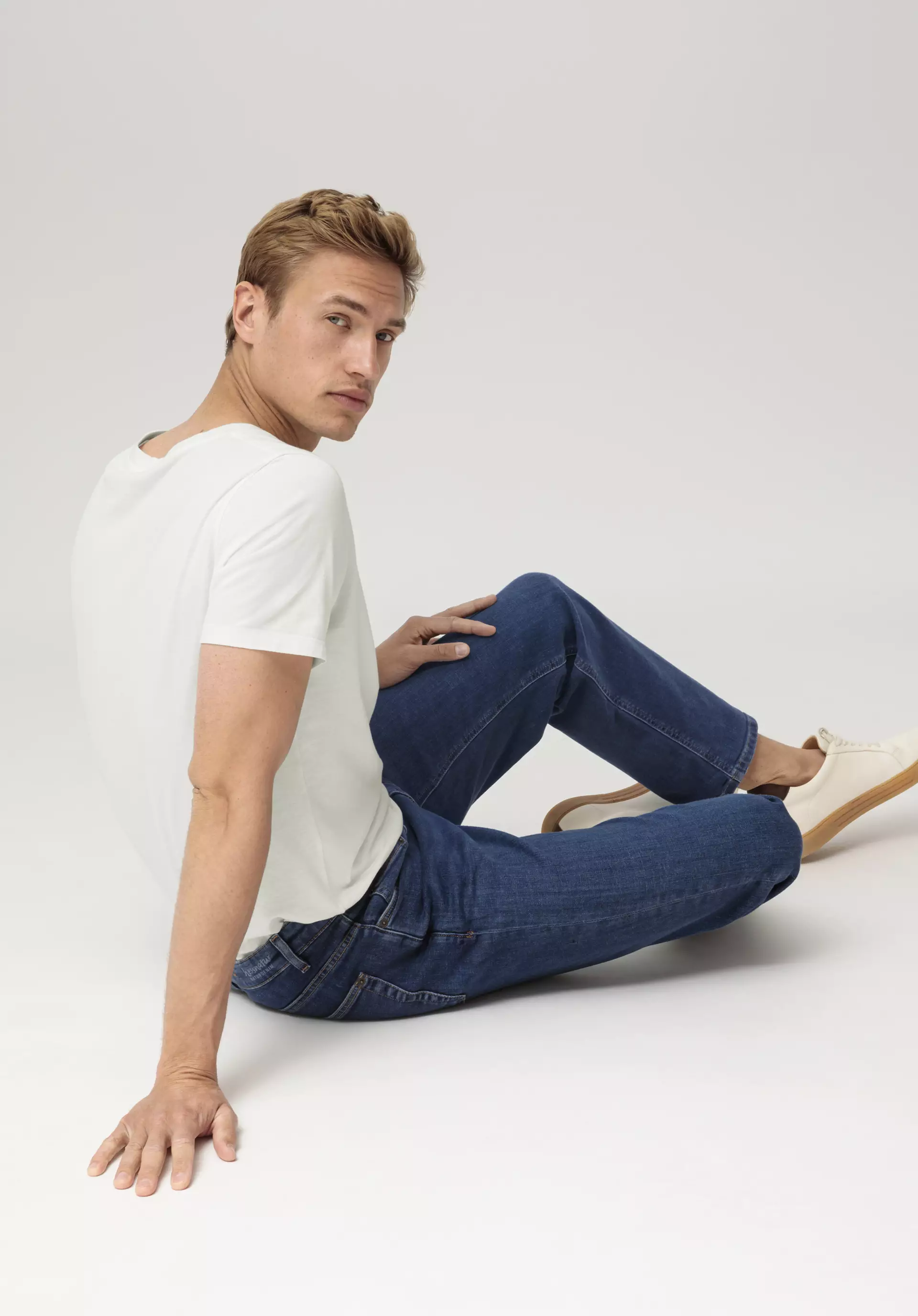 BEN Regular Straight jeans made from organic denim - 3