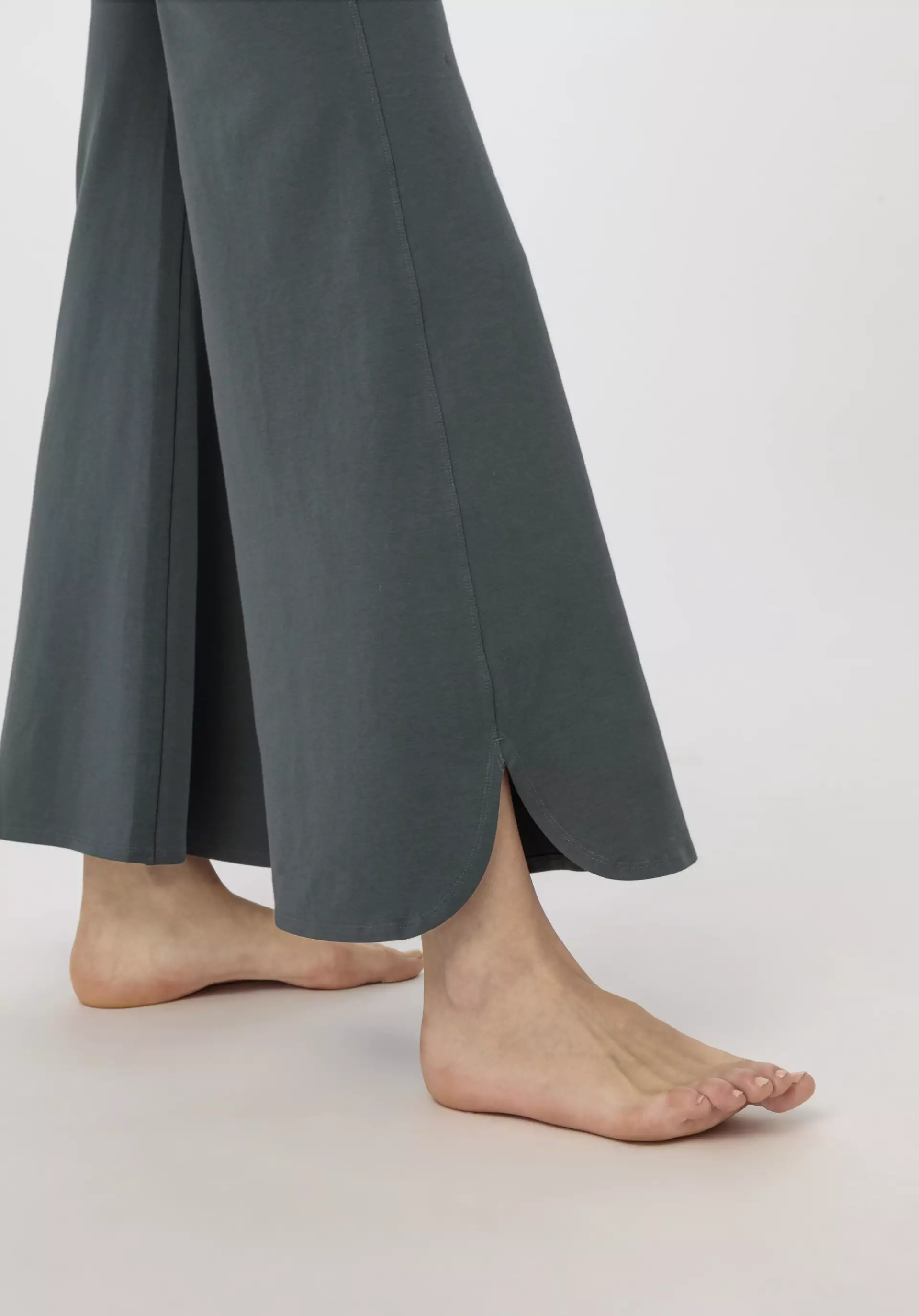 Flared medium cut ACTIVE LIGHT trousers made of organic cotton - 2