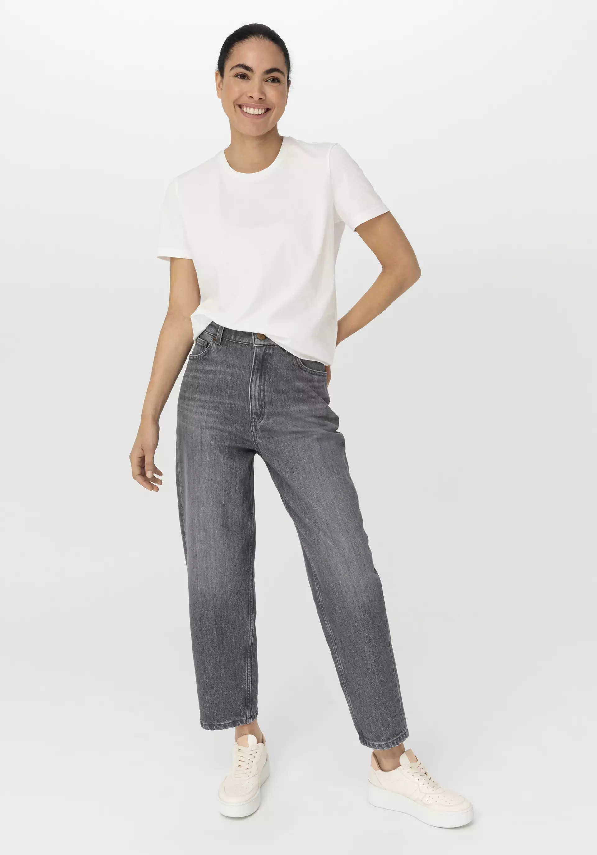 NELE Mid Rise Barrel Leg jeans made from organic denim - 0