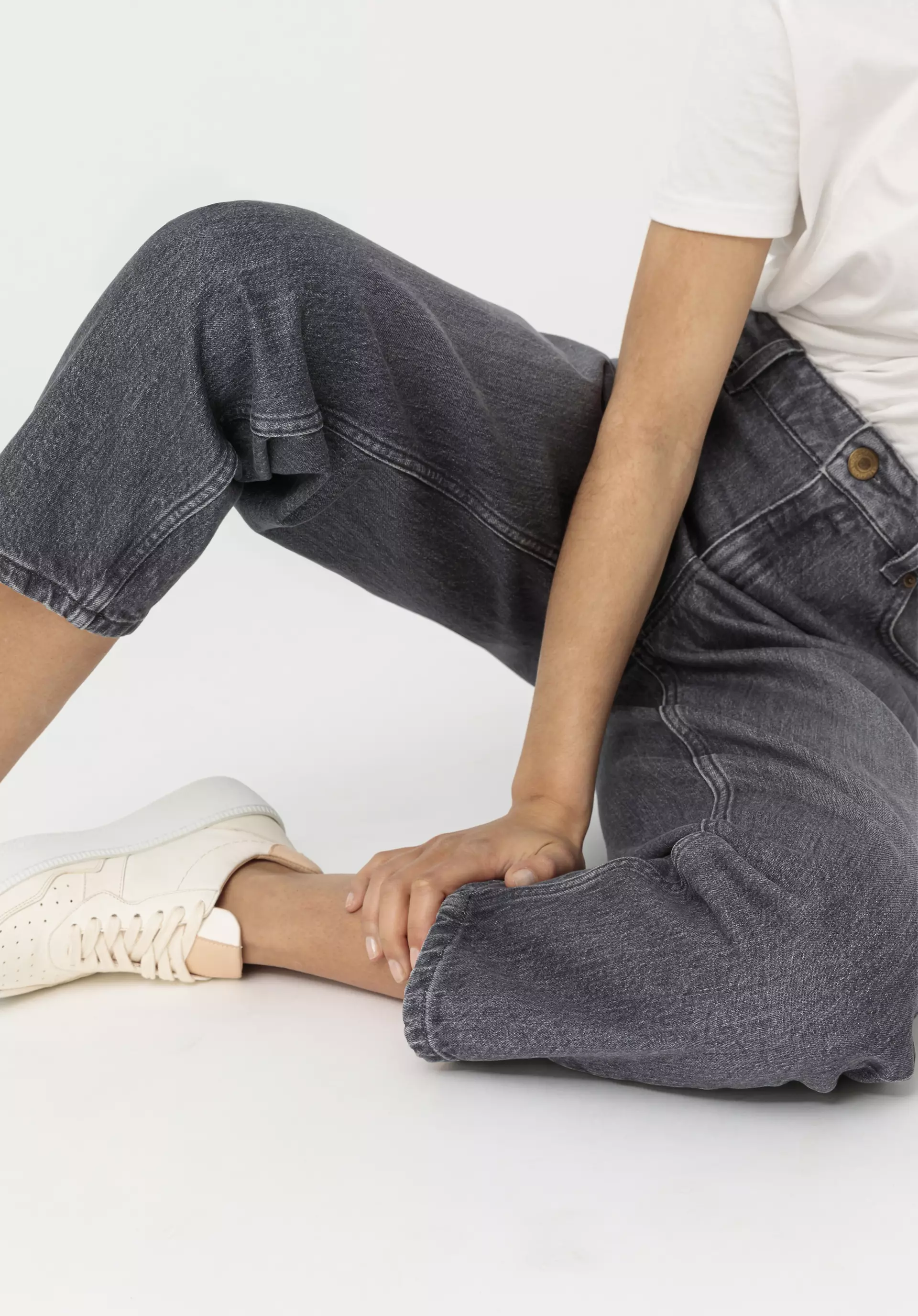 NELE Mid Rise Barrel Leg jeans made from organic denim - 3