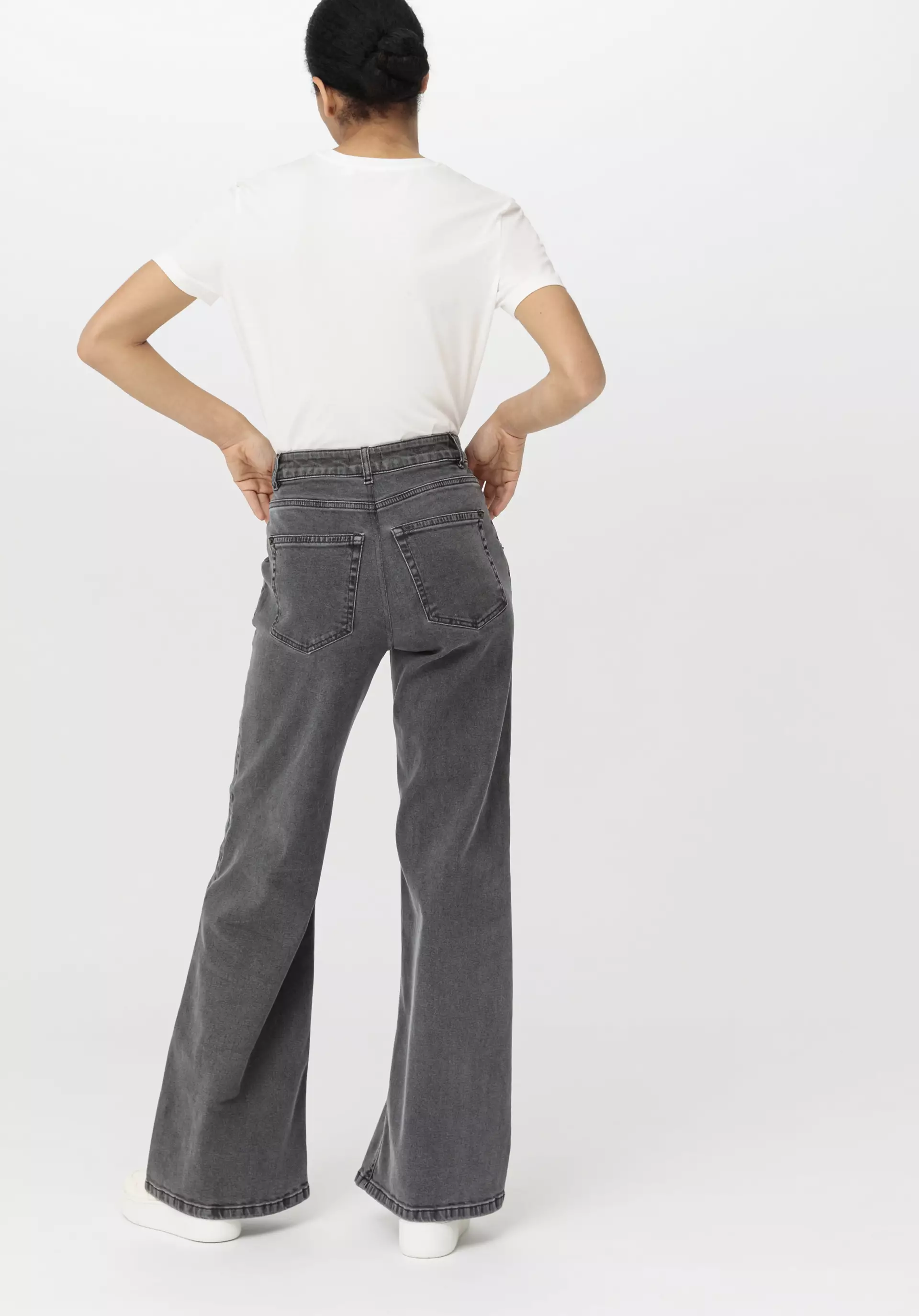 ALVA Mid Rise Wide Leg jeans made from organic denim - 2