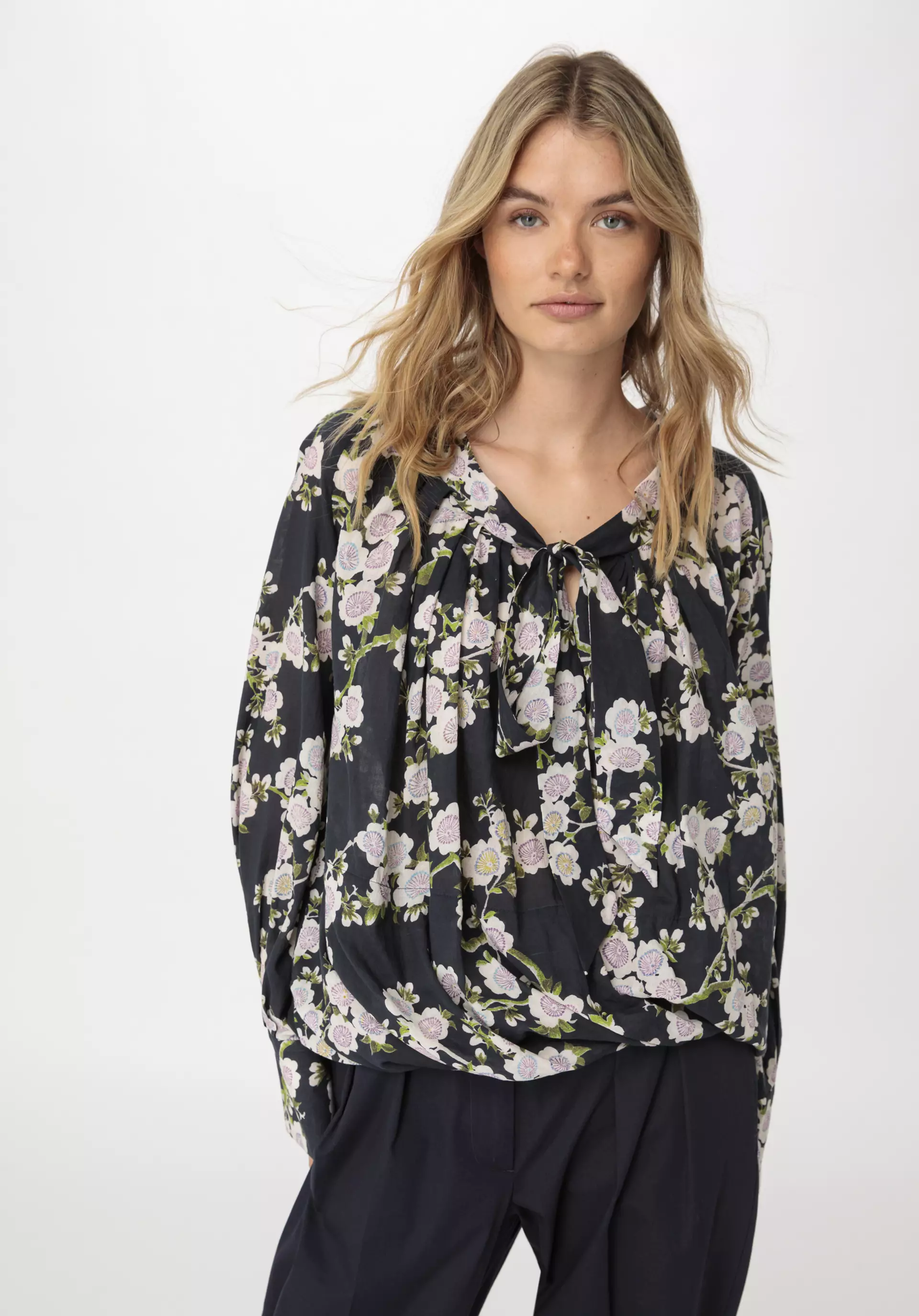 WUNDERKIND X HESSNATUR Relaxed blouse made of pure organic cotton - 0