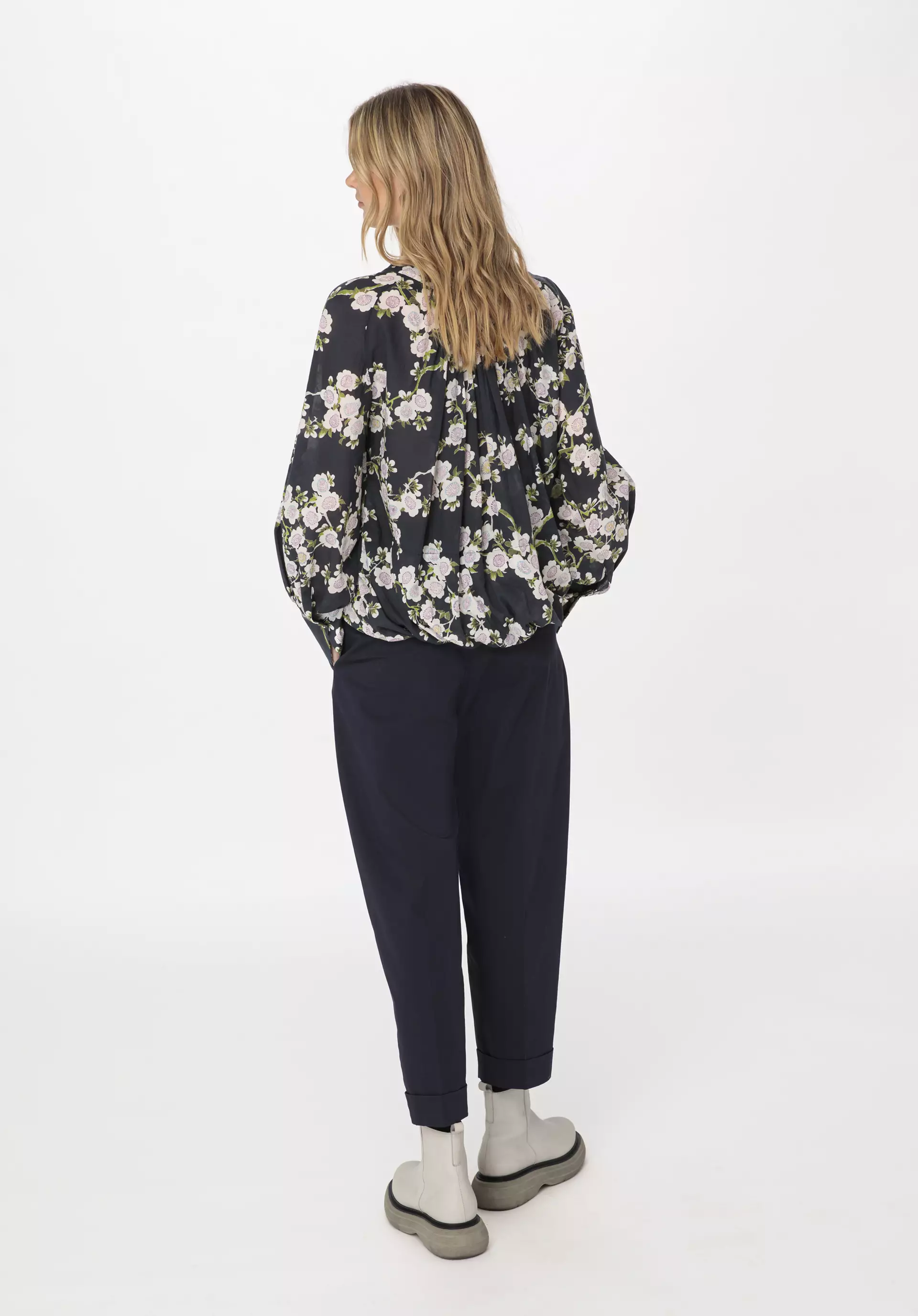WUNDERKIND X HESSNATUR Relaxed blouse made of pure organic cotton - 2