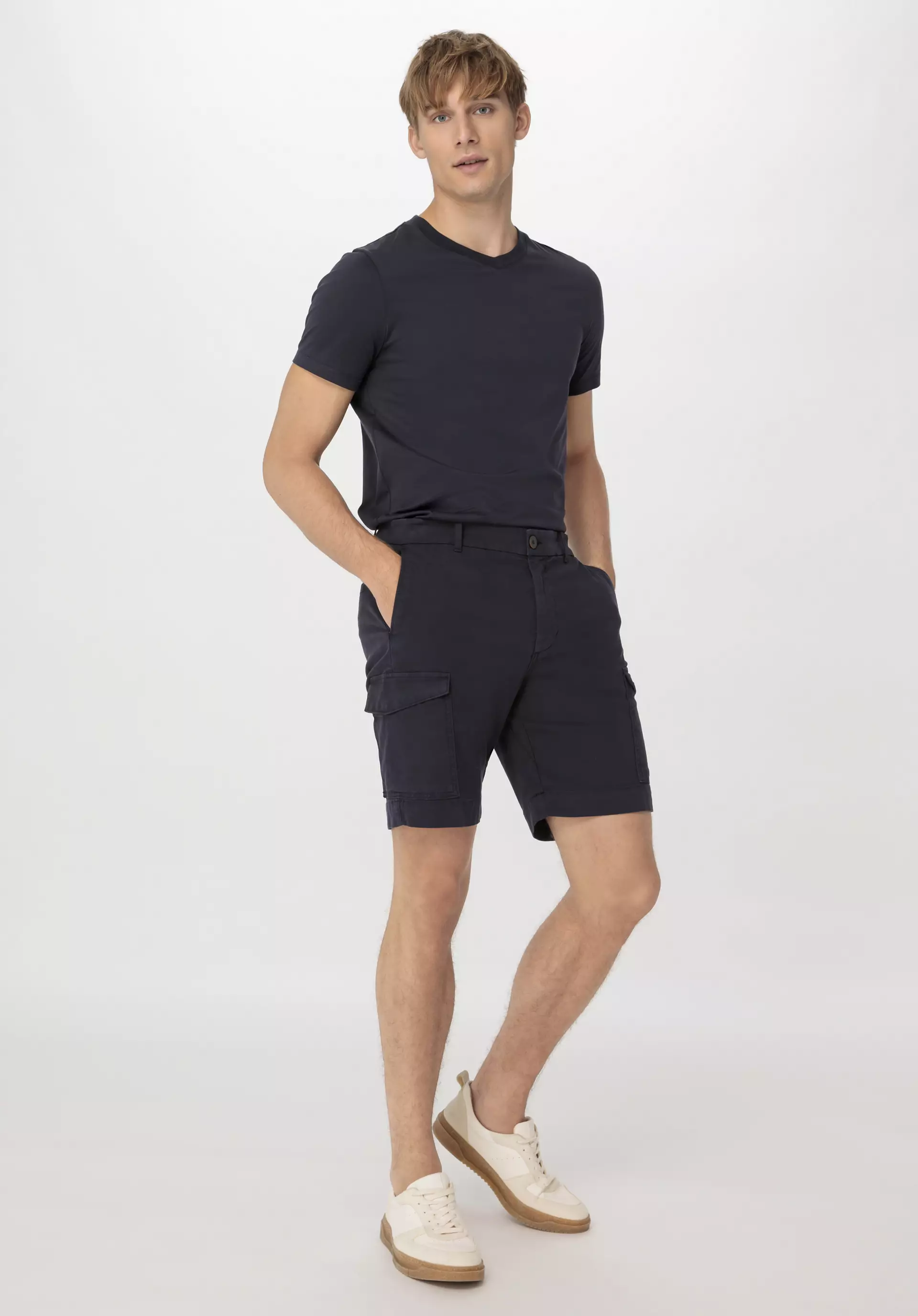 Relaxed cargo shorts made from organic cotton - 0