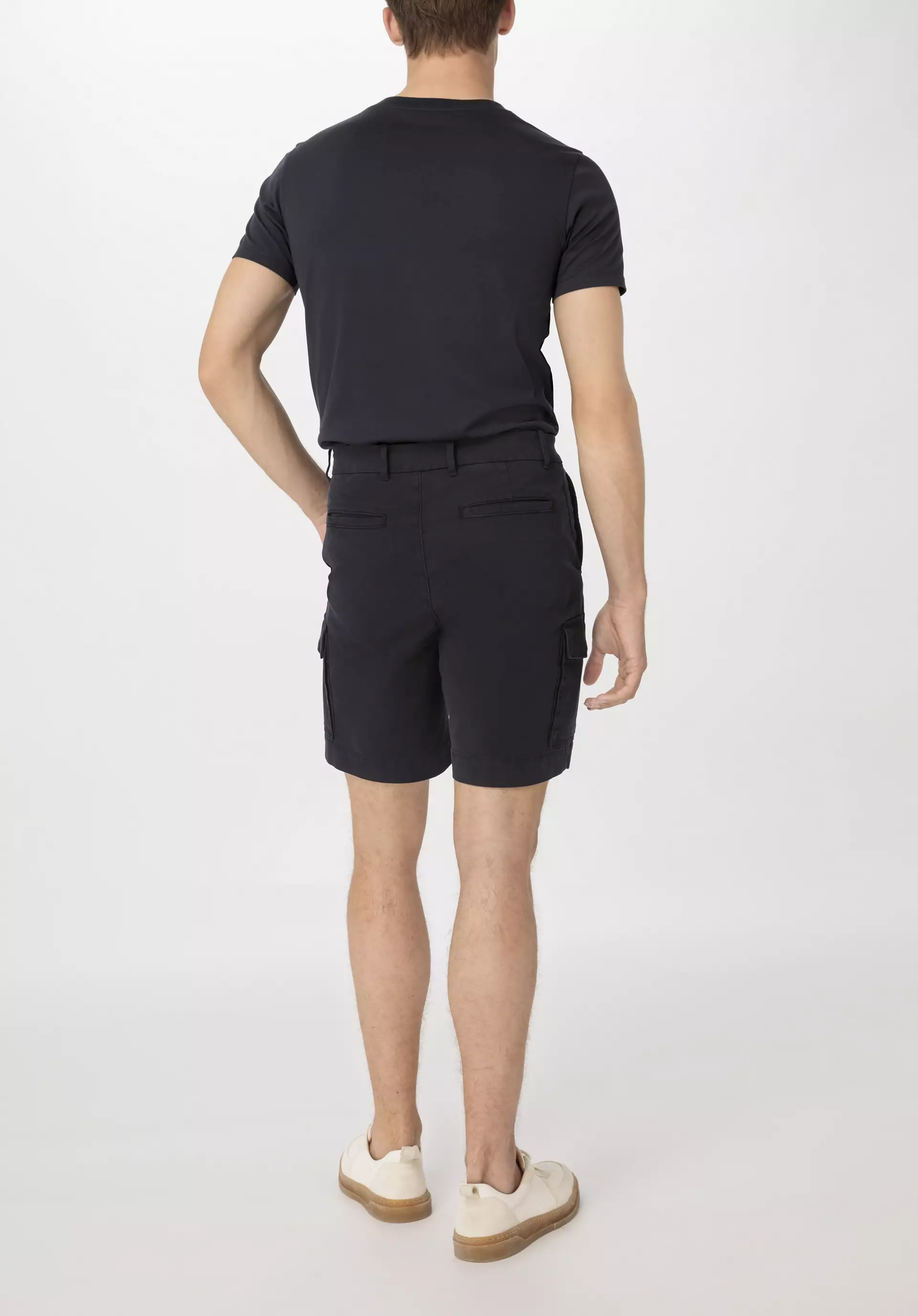 Relaxed cargo shorts made from organic cotton - 2