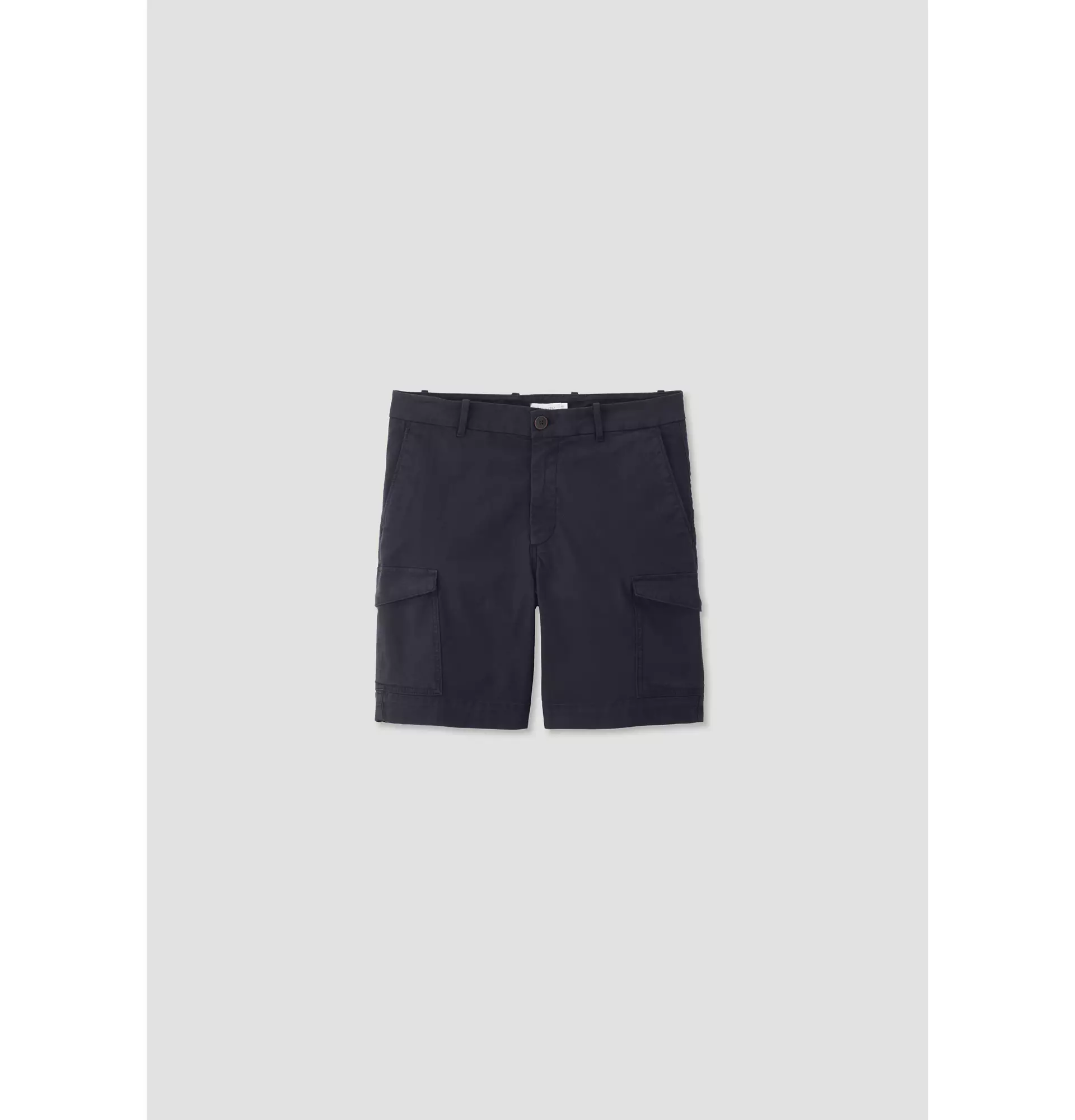 Relaxed cargo shorts made from organic cotton - 4