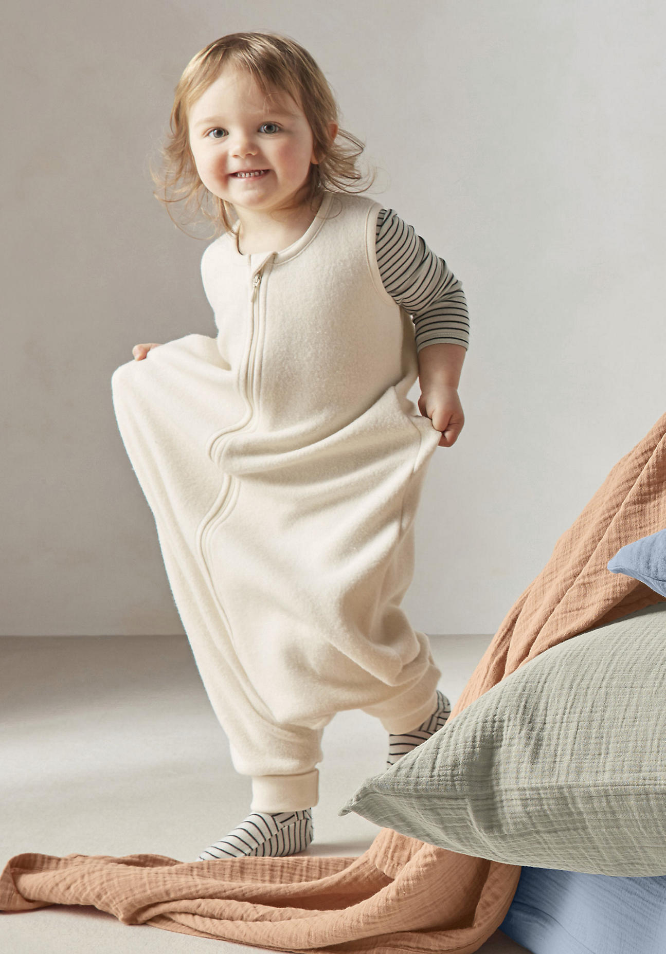 hessnatur Baby-Fleece-Schlafsack mit Füßen aus Bio-Baumwolle – natur – Größe 3