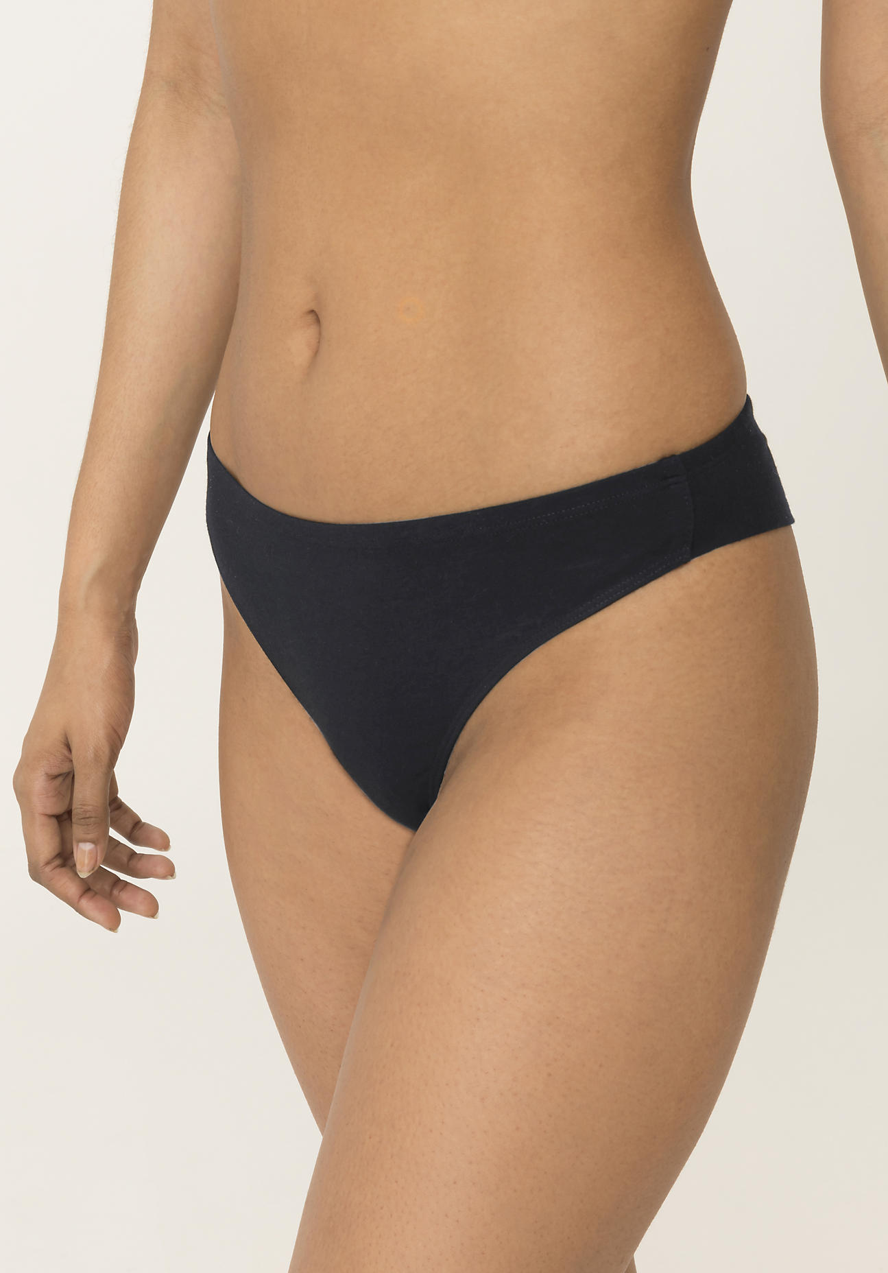 hessnatur Damen Brasilslip regular cut aus Bio-Baumwolle mit TENCEL™Modal - schwarz - Größe 34