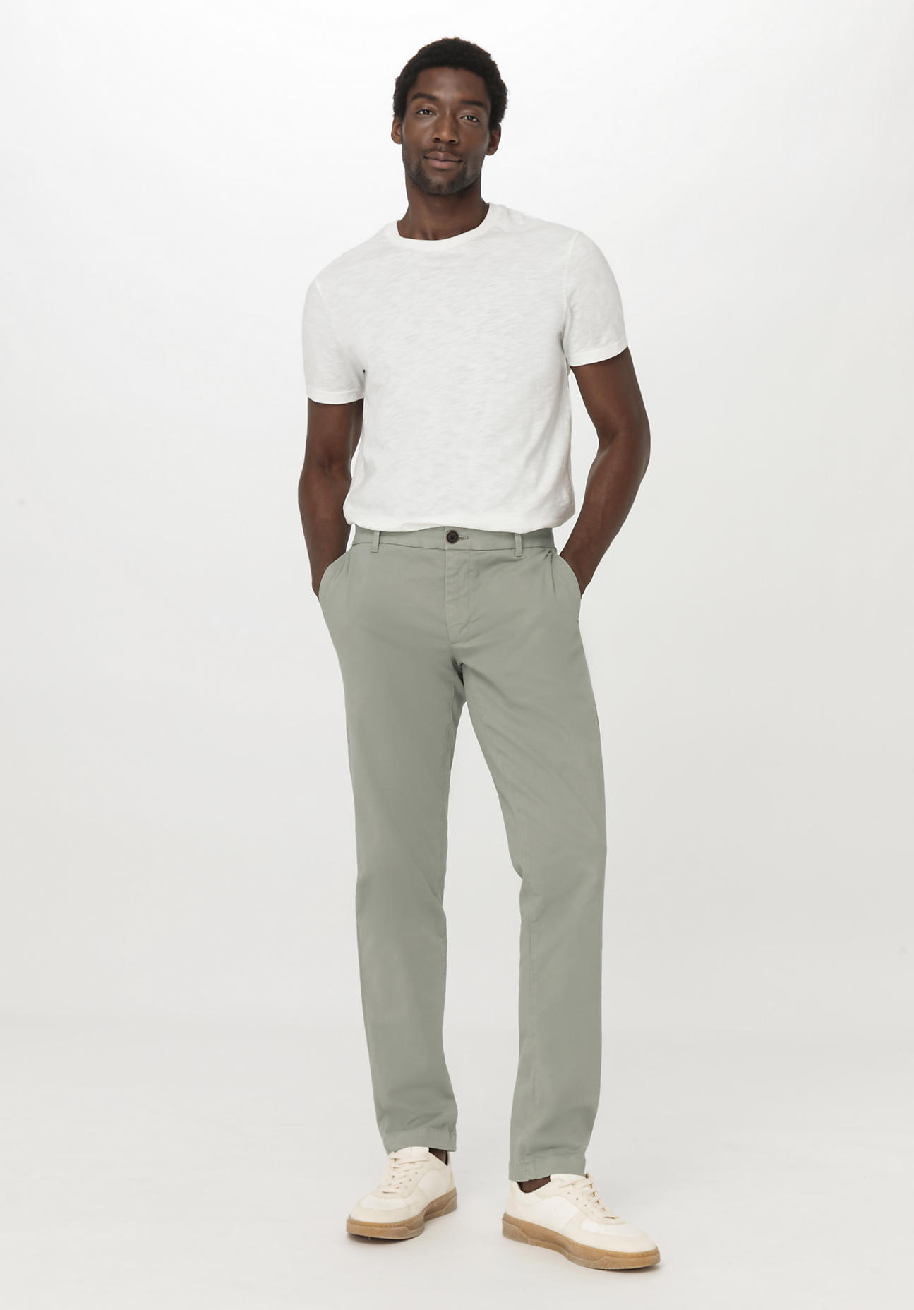 hessnatur Herren Chino LENN Regular aus Bio-Baumwolle - grün Größe 54