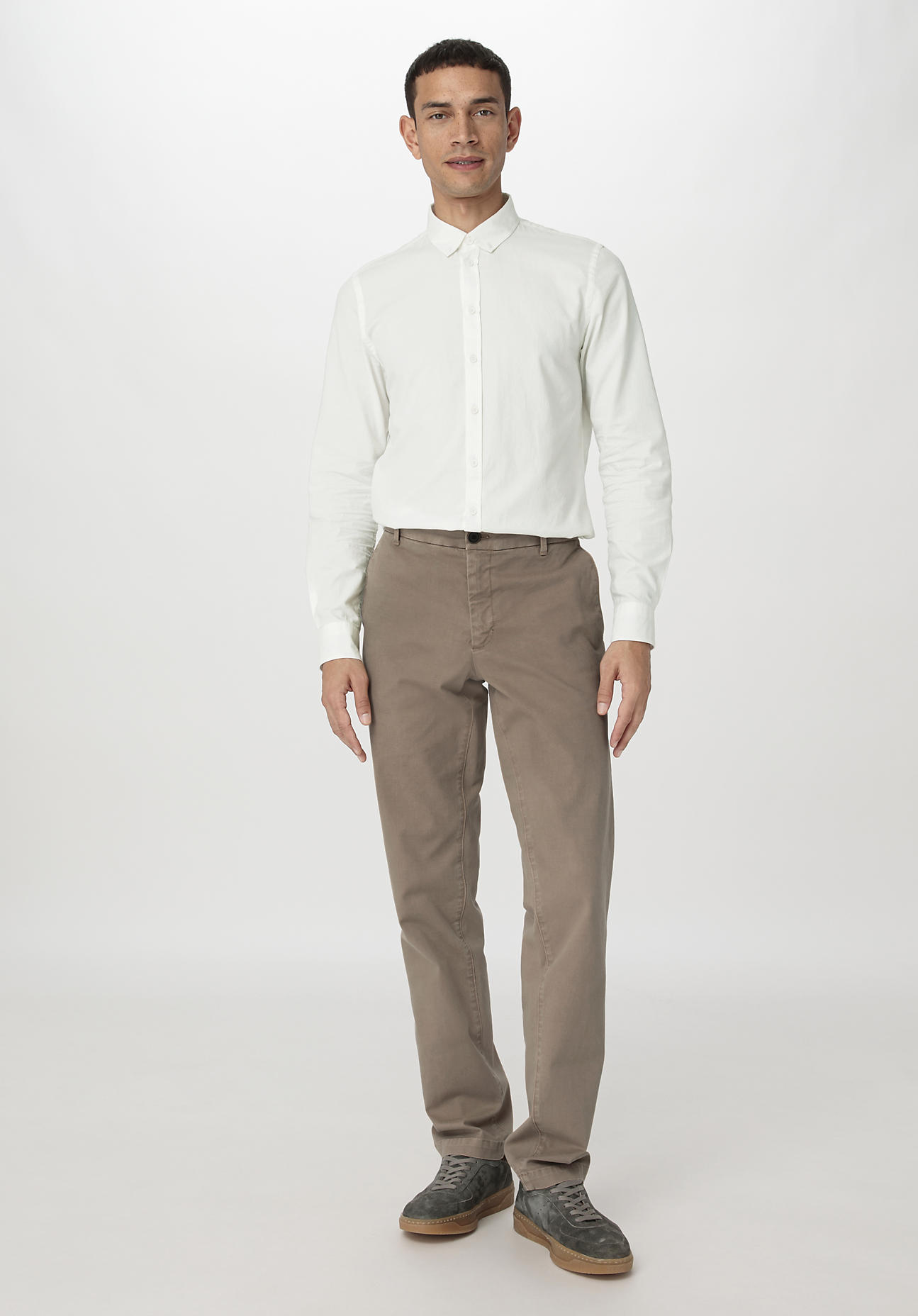 hessnatur Herren Chino LENN Regular aus Bio-Baumwolle - braun Größe 48