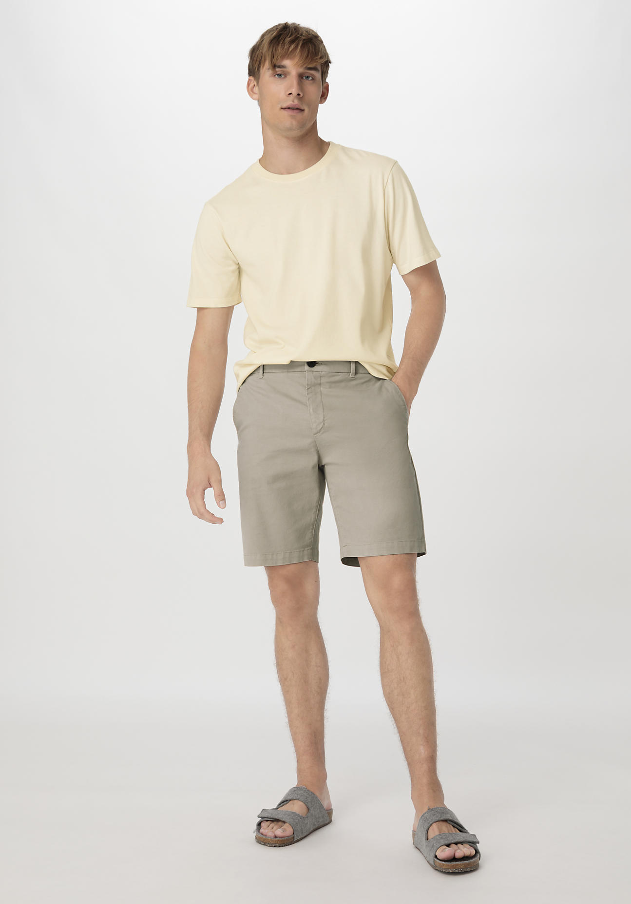 hessnatur Herren Chino Shorts LENN Regular aus Bio-Baumwolle - beige Größe 56