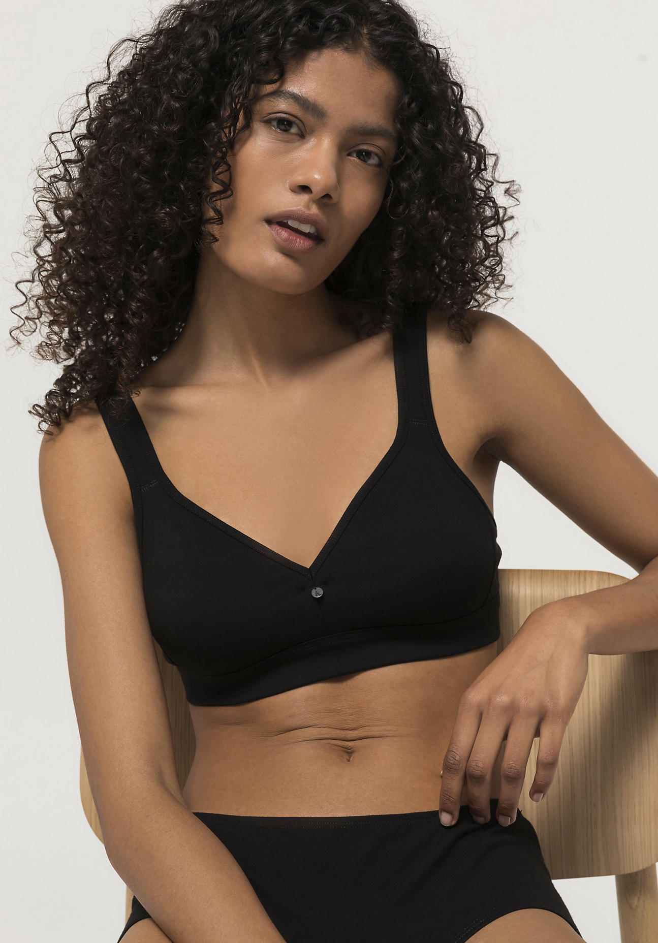 hessnatur Damen Comfort BH bügellos COTTON FEEL aus Bio-Baumwolle - schwarz Größe 80A