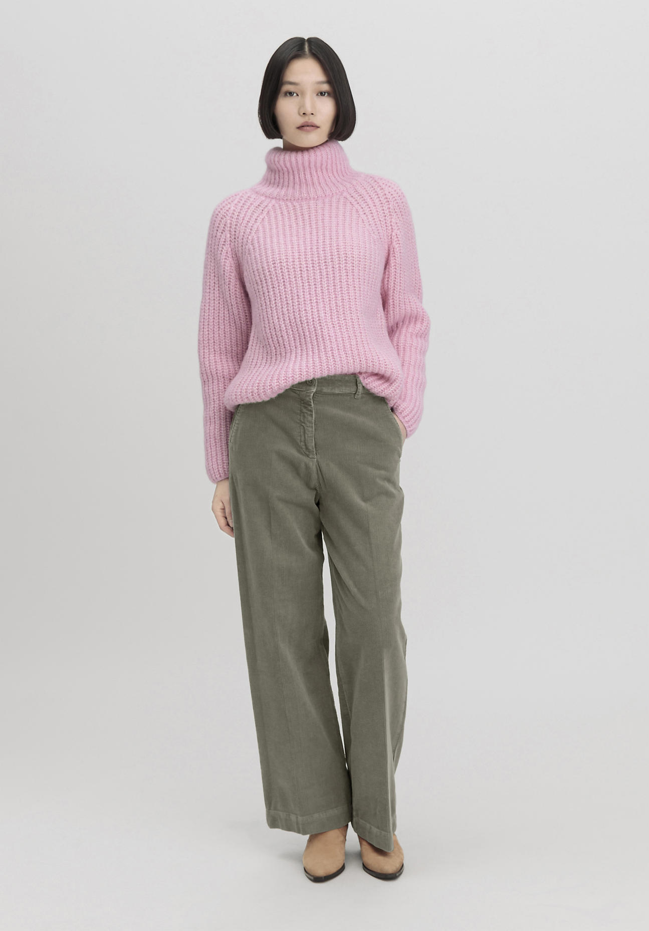 hessnatur Damen Cord Hose Regular aus Bio-Baumwolle - grün Größe 38