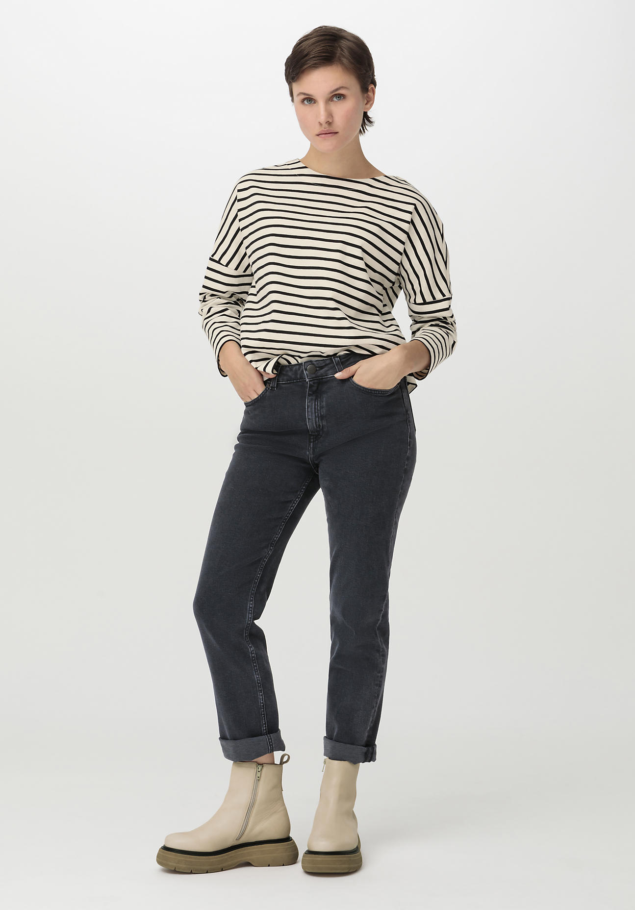 hessnatur Damen Coreva™ Jeans BEA High Rise Straight Cropped aus Bio-Denim - schwarz - Größe 31/30