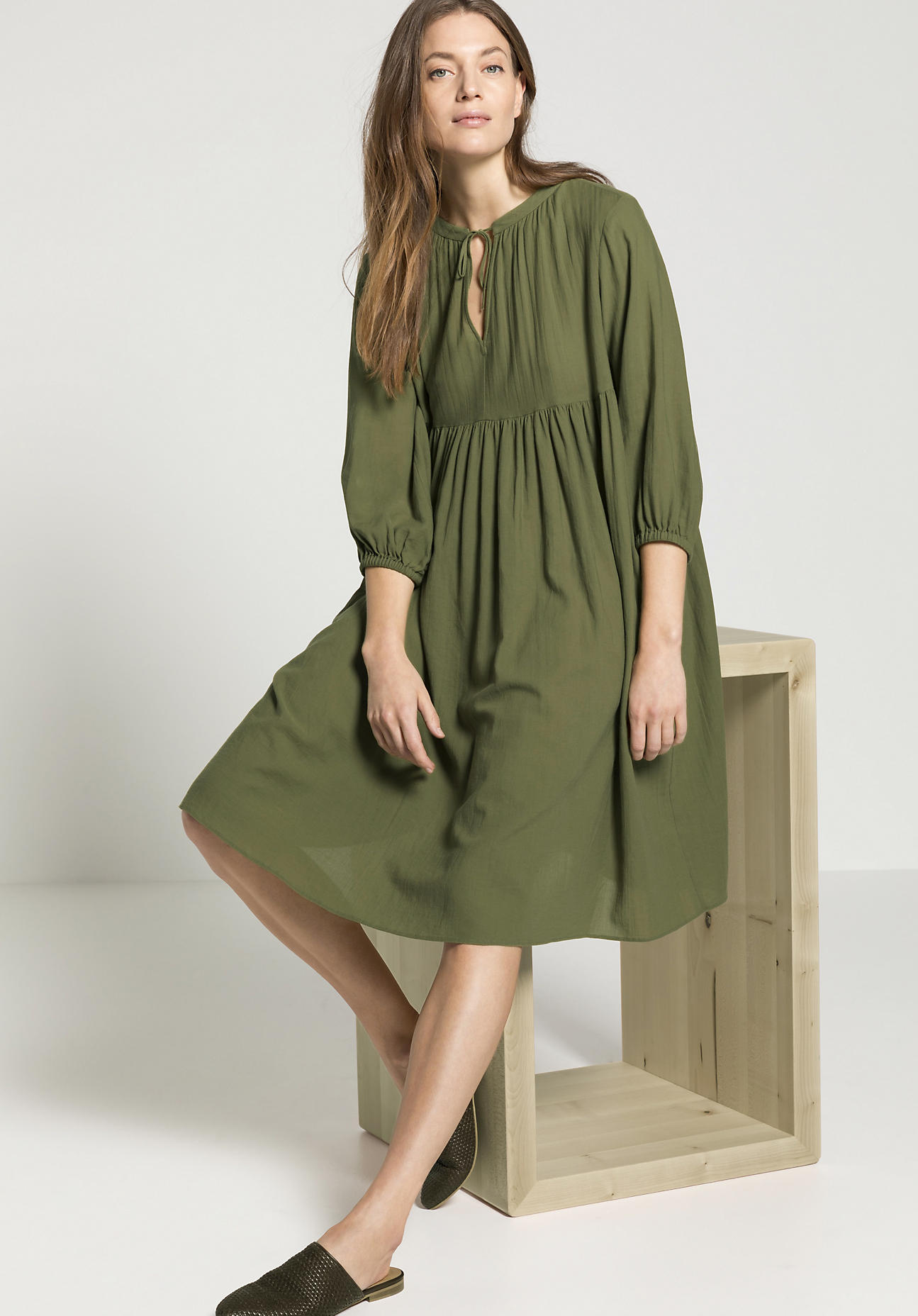 hessnatur Damen Crêpe-Kleid aus Bio-Baumwolle - grün Größe 38
