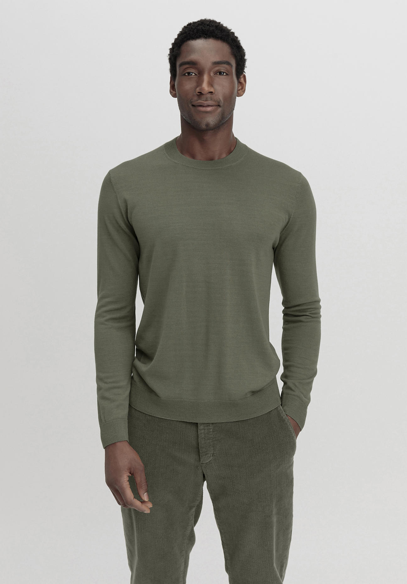 hessnatur Herren Feiner Pullover aus Schurwolle - grün Größe 56