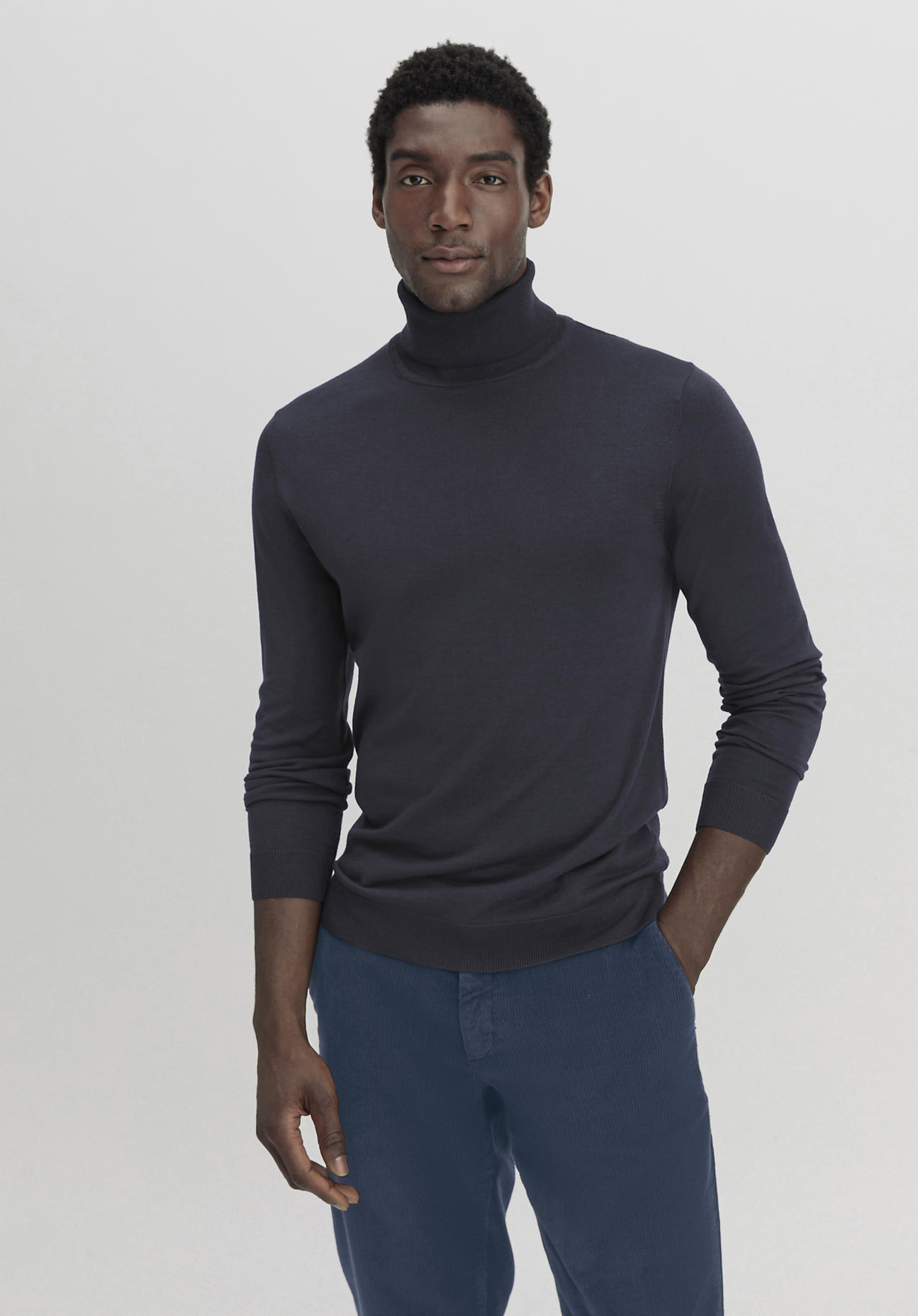 hessnatur Herren Feiner Rollkragenpullover Regular aus Schurwolle - blau Größe 48