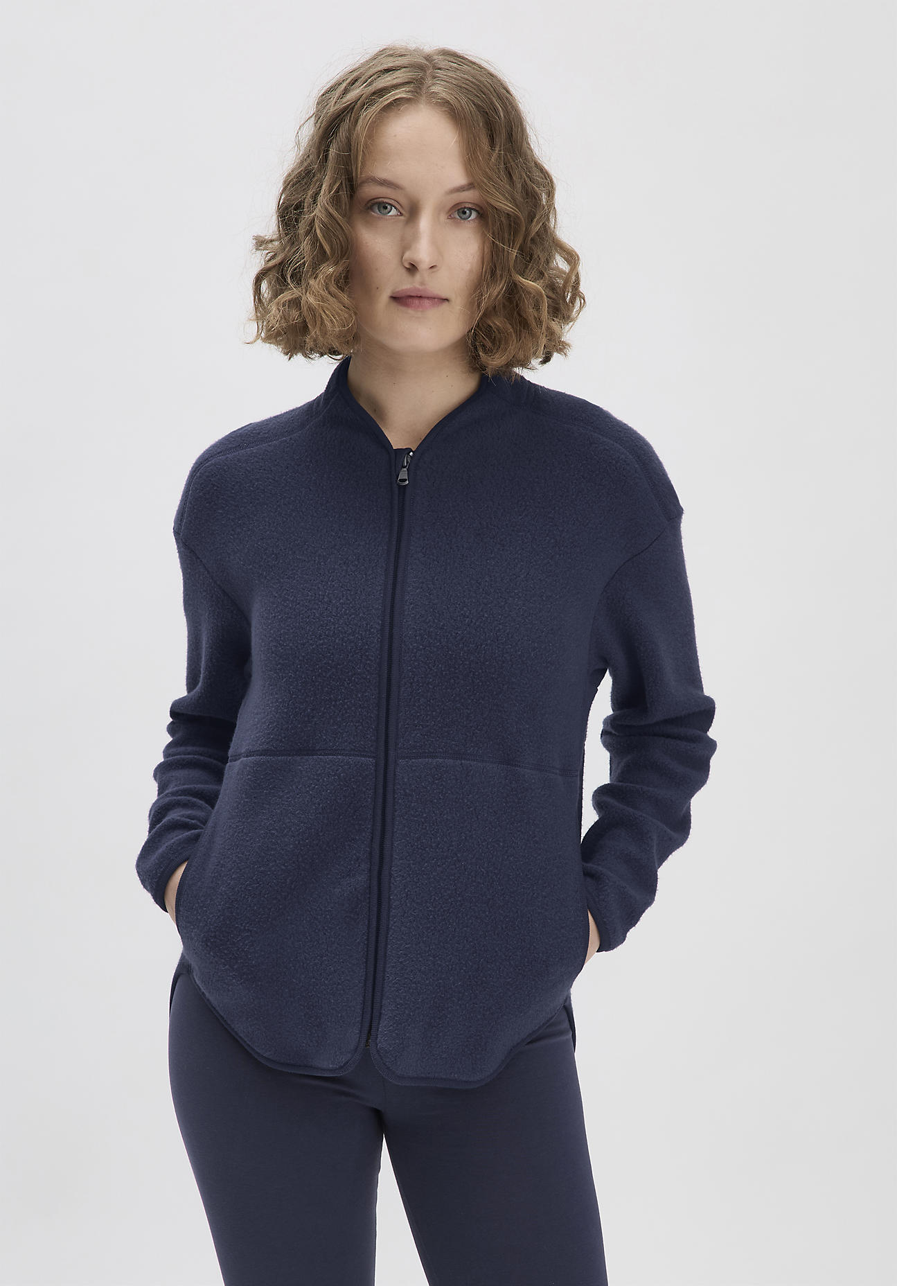 hessnatur Loungewear Fleece Jacke Regular ACTIVE LIGHT aus Bio-Baumwolle - blau Größe L