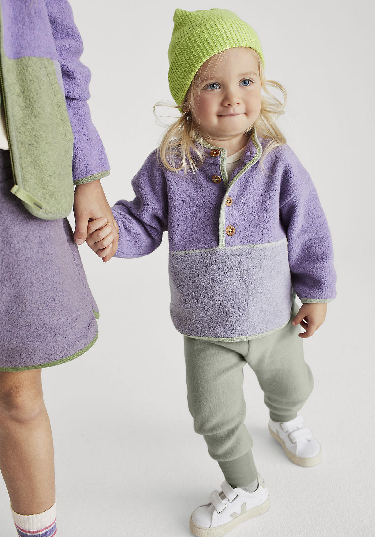 hessnatur Baby Fleece Sweater Relaxed BetterRecycling aus Bio-Baumwolle - lila Größe 86/92