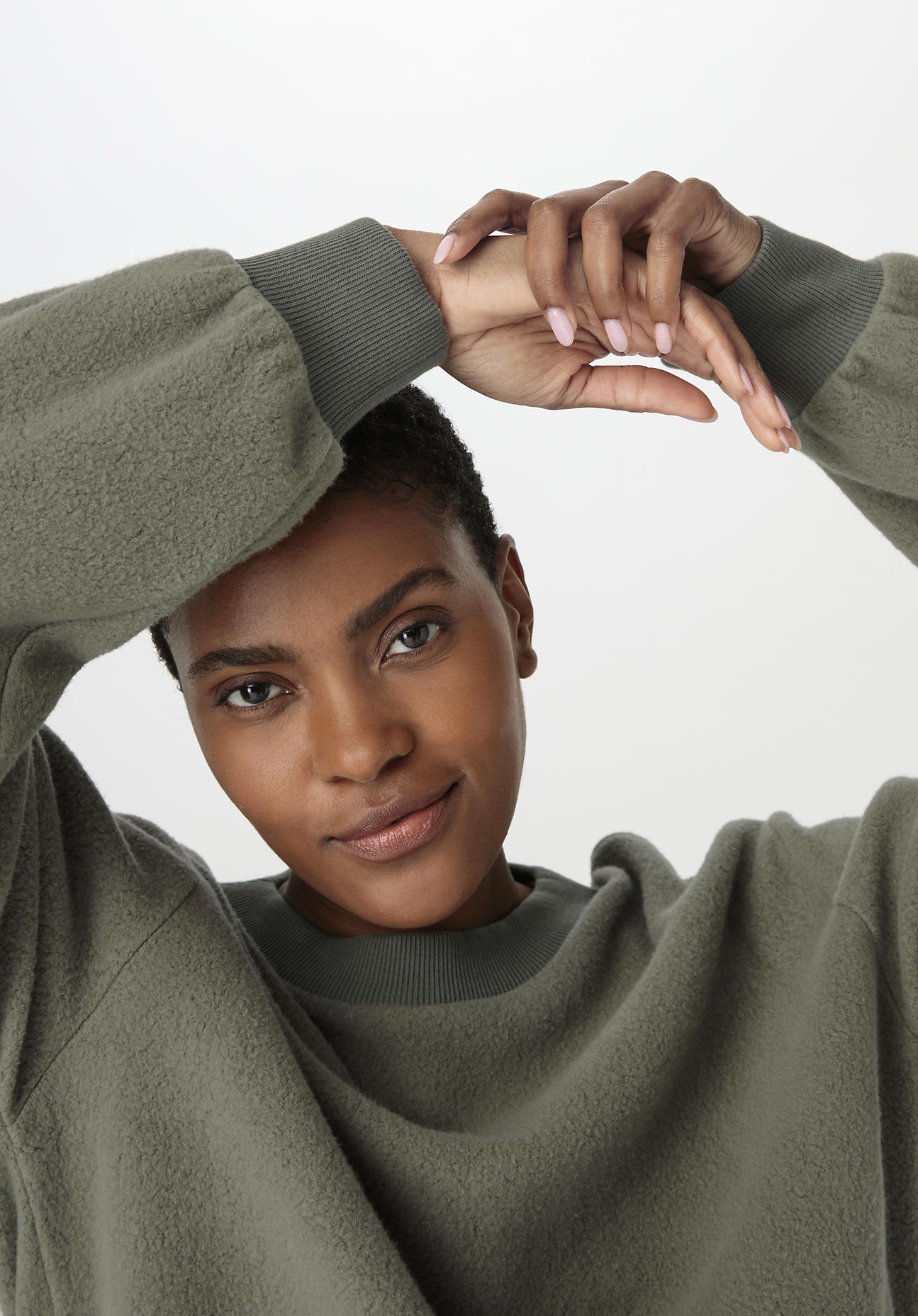hessnatur Loungewear Fleece Sweatshirt Relaxed ACTIVE LIGHT aus Bio-Baumwolle - grün - Größe 38