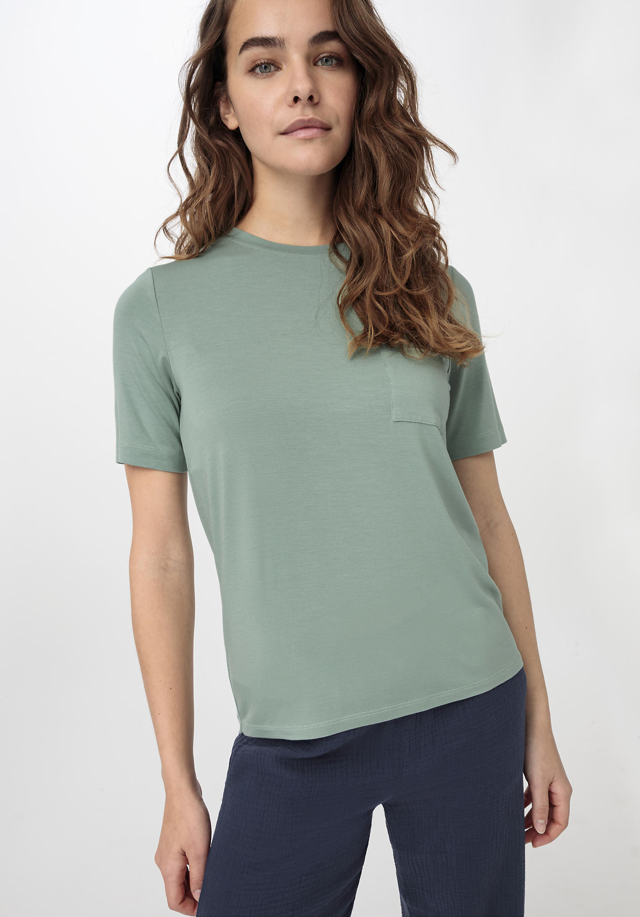 hessnatur Damen Halbarm Schlafshirt aus Tencel™Modal - grün - Größe 42