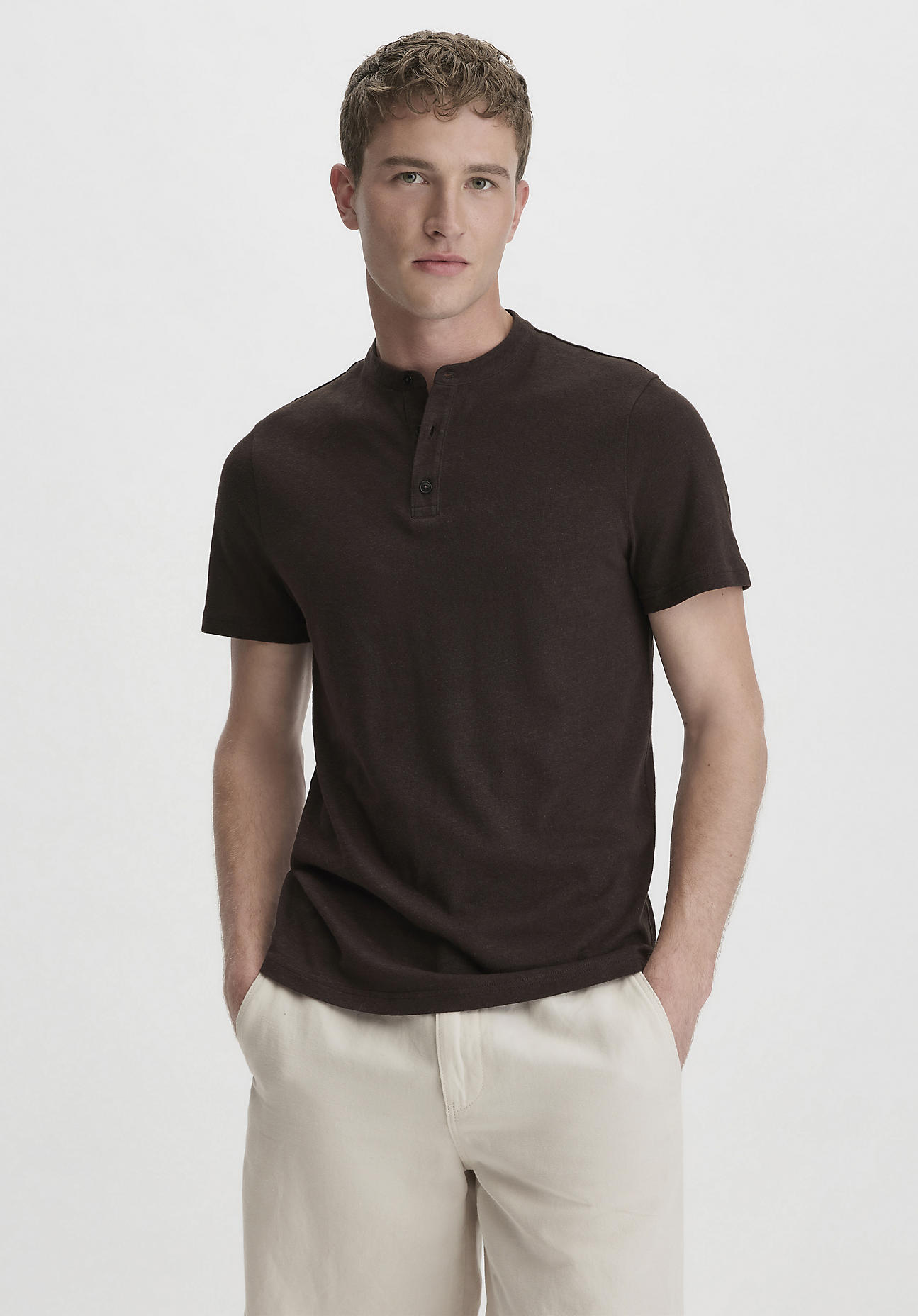 hessnatur Herren Henley Shirt Regular aus Bio-Baumwolle und Leinen - braun Größe 50
