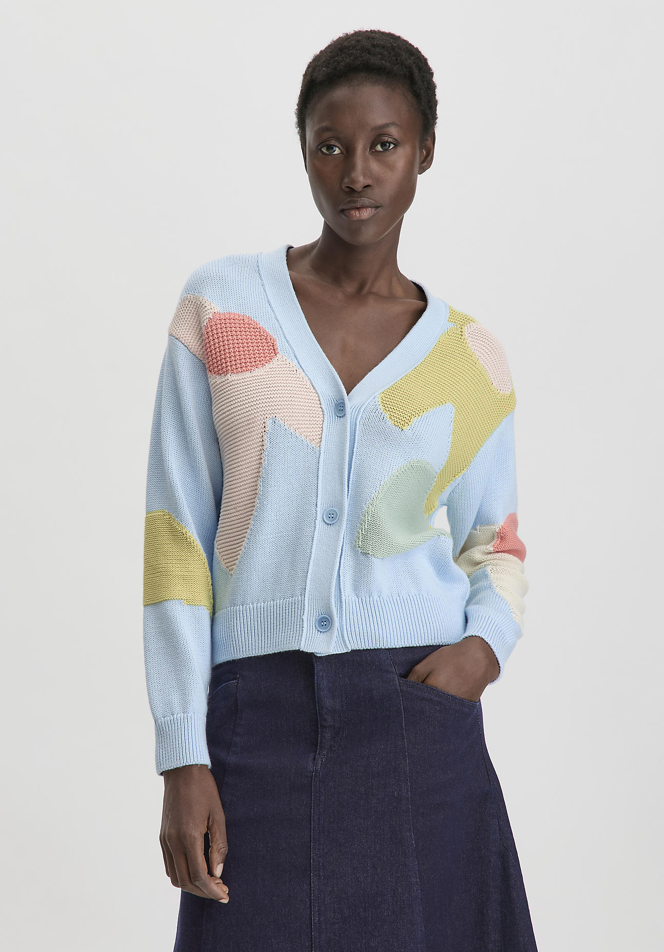 hessnatur Damen Intarsia Strick Jacke Relaxed aus Bio-Baumwolle - blau Größe XS