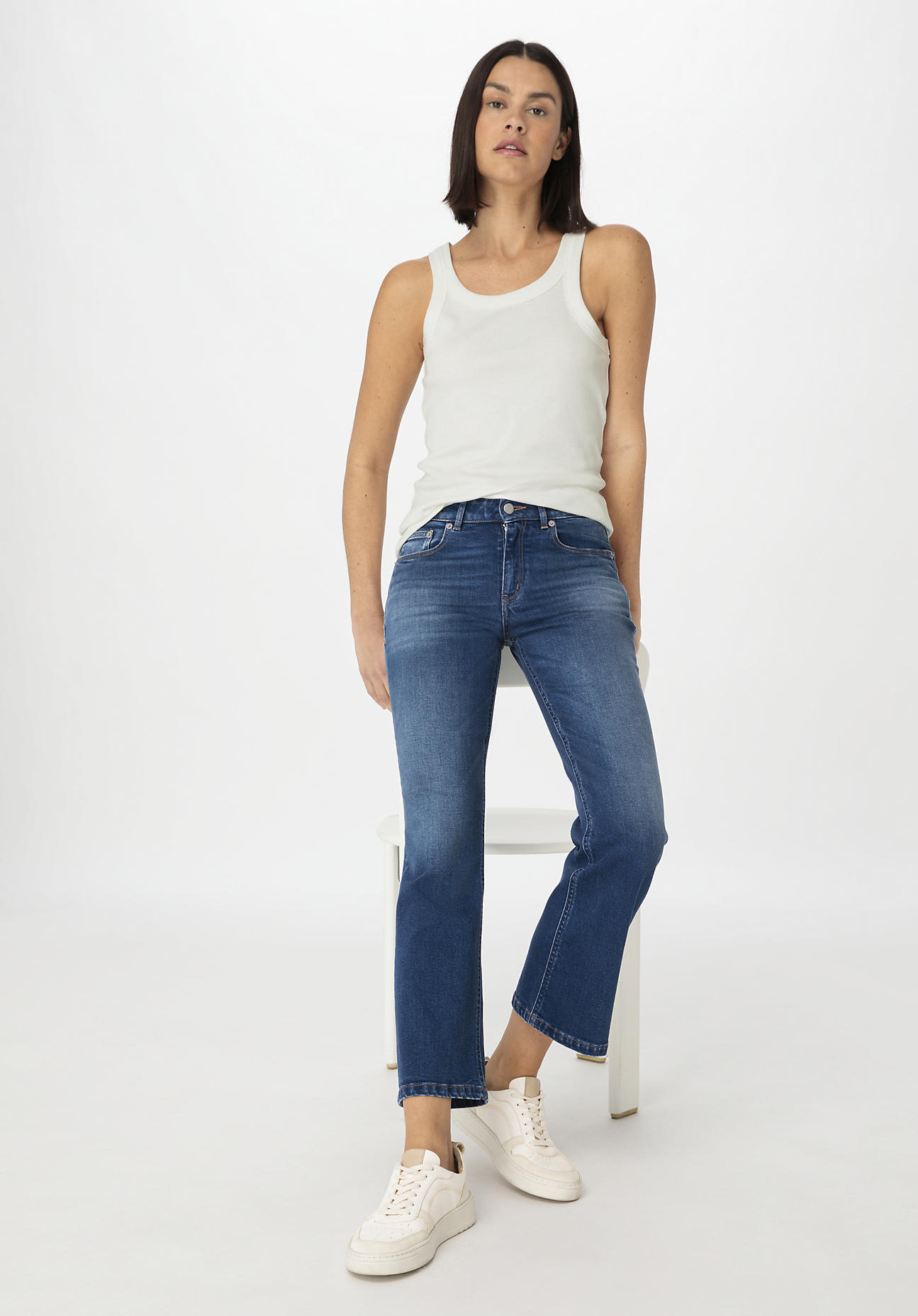 hessnatur Damen Jeans Kick Flared Slim aus Bio-Denim - blau Größe 31/29