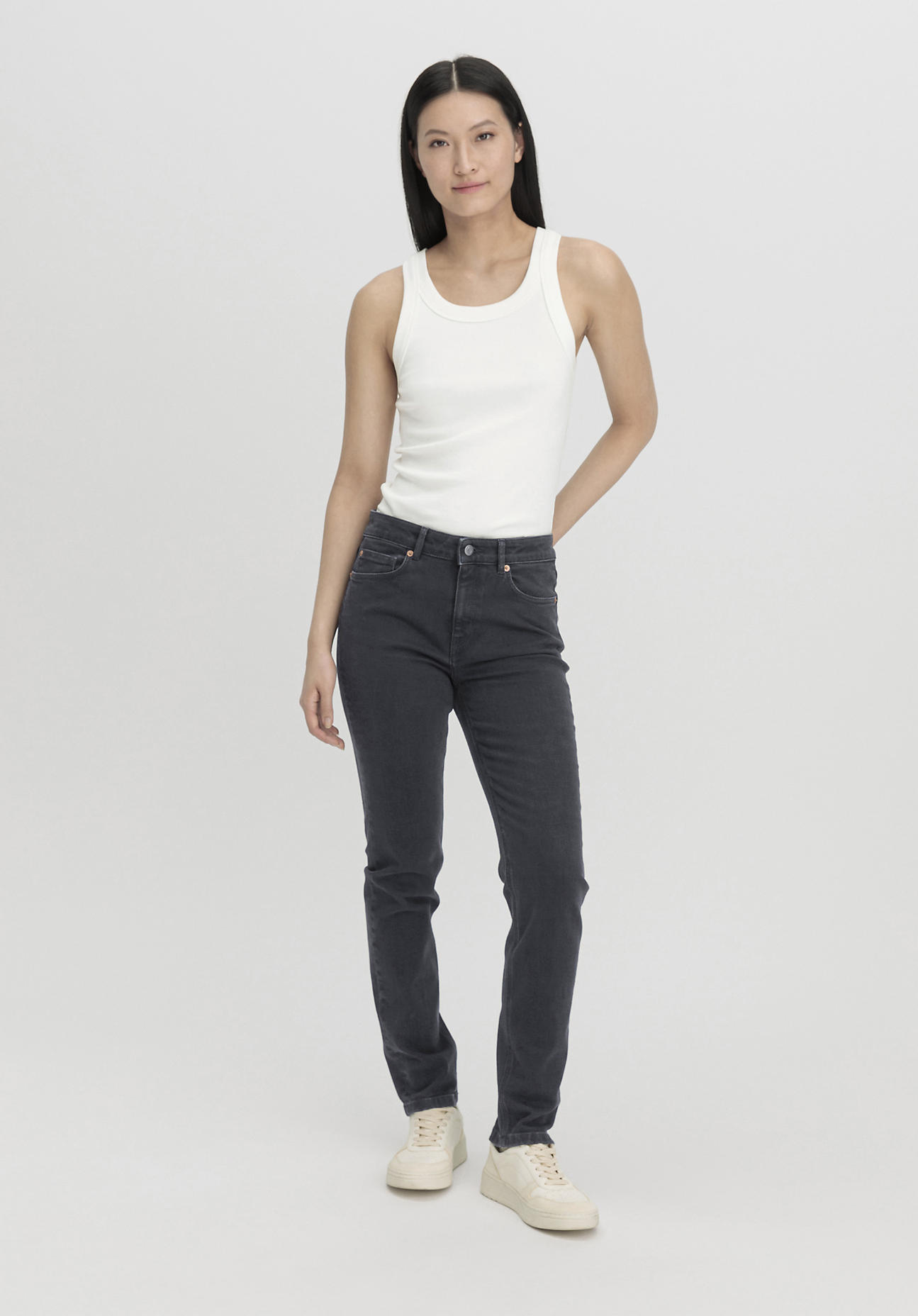 hessnatur Damen Jeans LINN High Rise Slim aus Bio-Denim - schwarz Größe 28/32