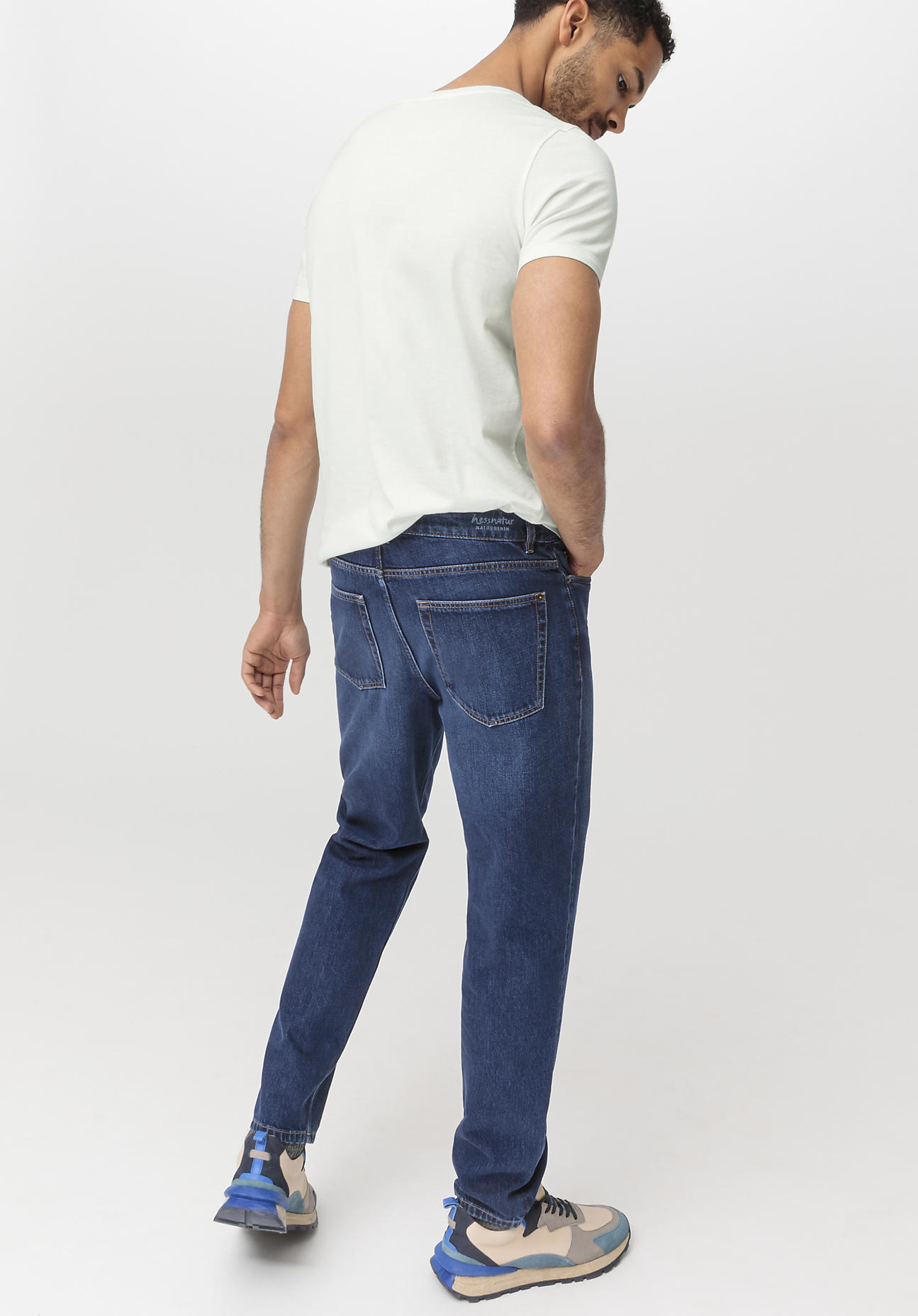 hessnatur Herren Jeans MADS Relaxed Tapered aus Bio-Denim - blau - Größe 33/32