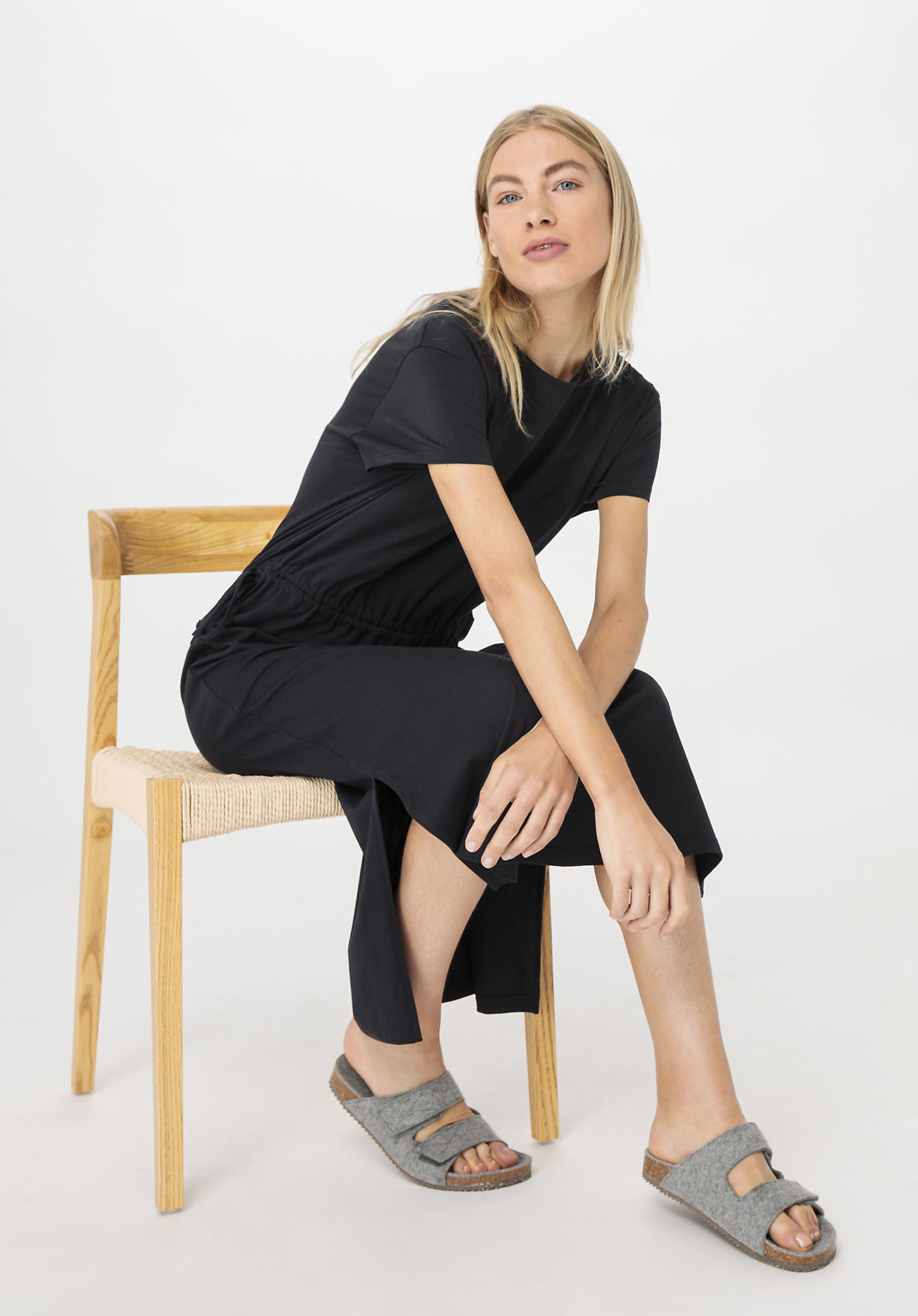hessnatur Damen Jersey Kleid Midi Regular aus Bio-Baumwolle - schwarz Größe 48