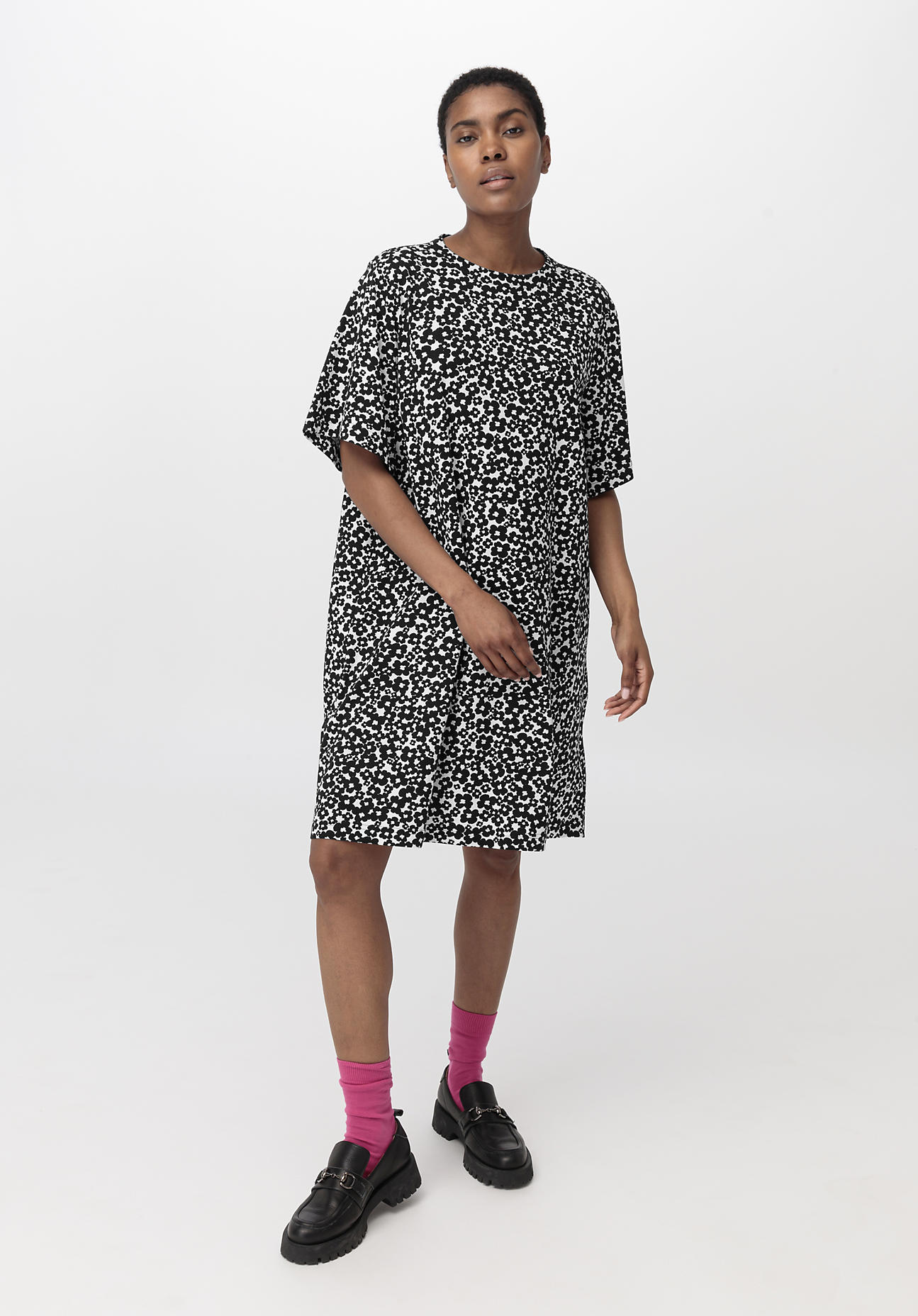 hessnatur Damen Jersey-Kleid Mini Relaxed aus Bio-Baumwolle - schwarz Größe 38