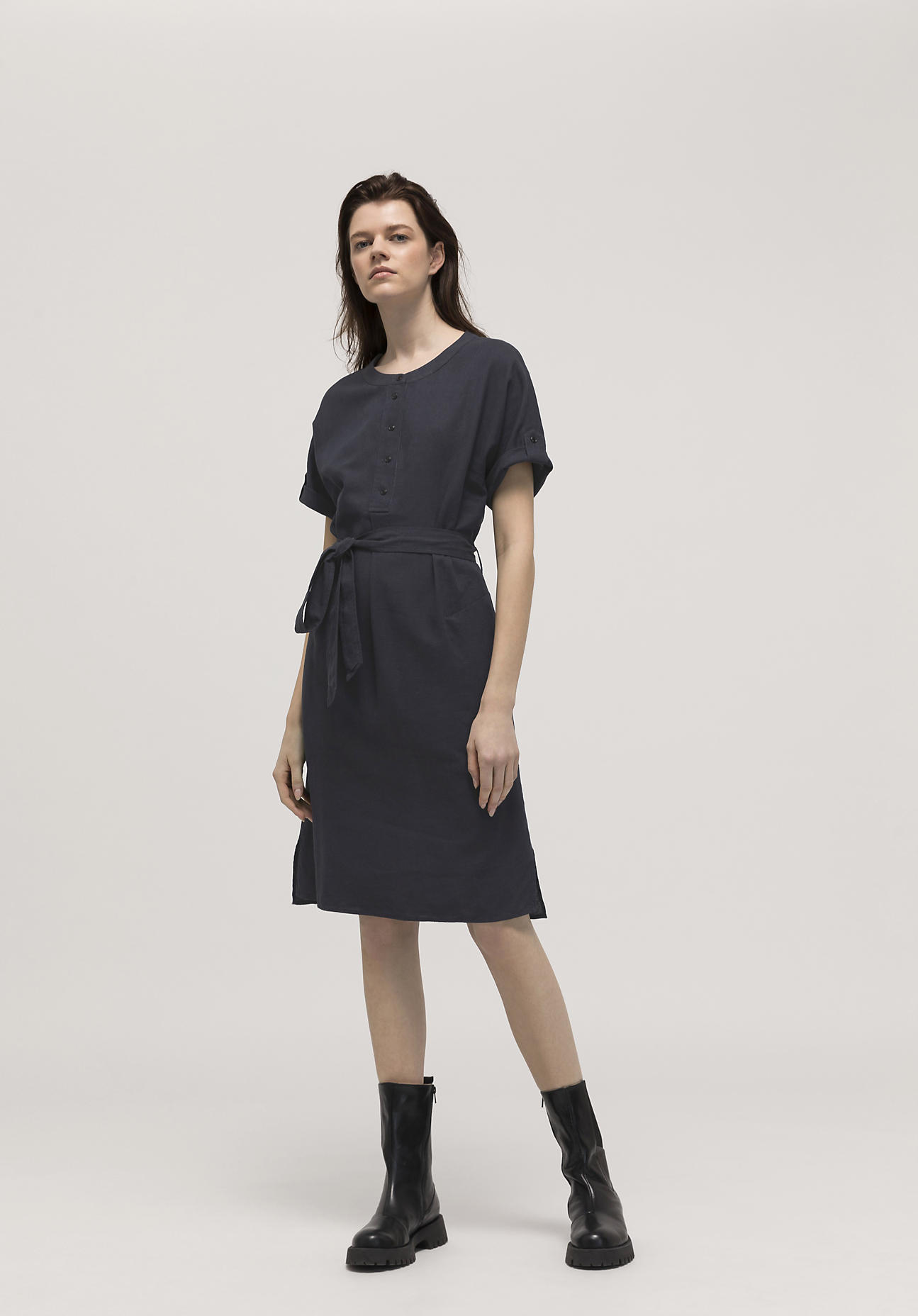 hessnatur Damen Kleid aus Hanf mit Bio-Baumwolle - blau Größe 36