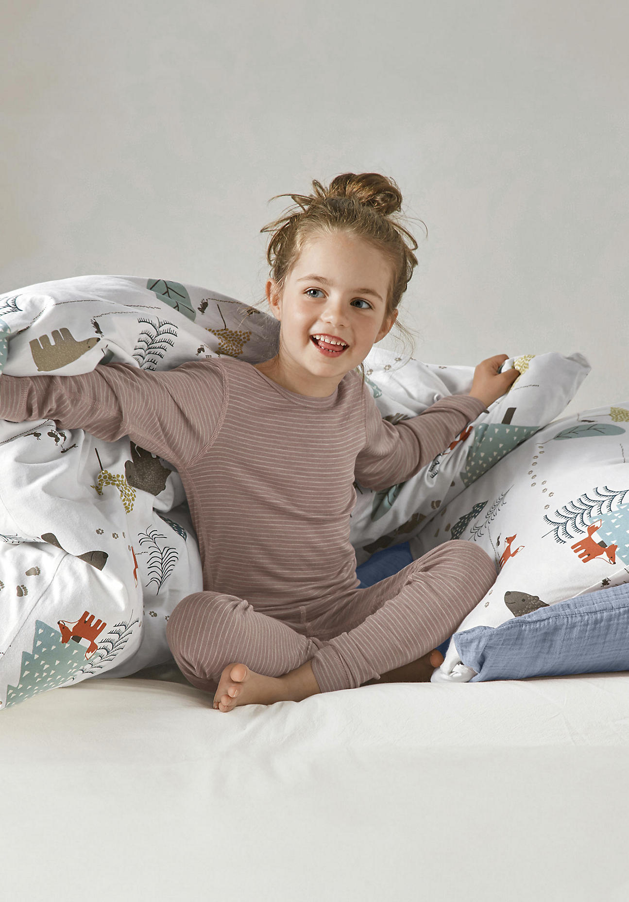 hessnatur Kinder Langarmshirt aus Bio-Merinowolle mit Seide – lila – Größe 122/128