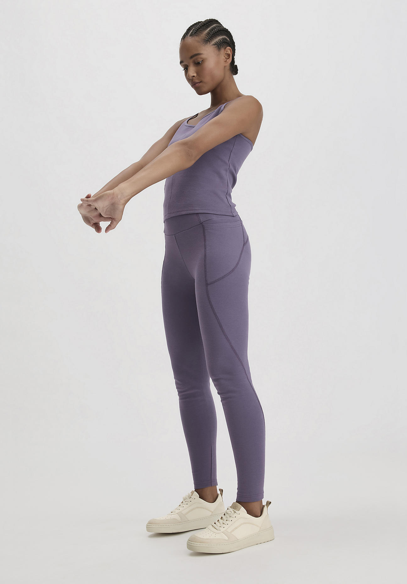hessnatur Loungewear Leggings Fitted High Waist ACTIVE COMFORT aus Bio-Baumwolle - lila Größe XL/k