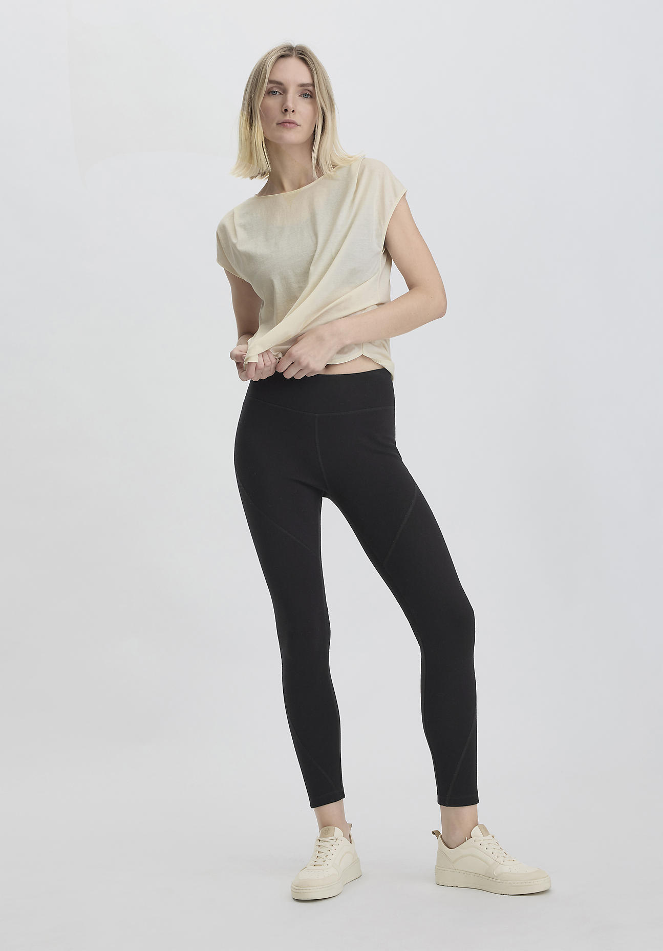 hessnatur Loungewear Leggings Fitted Medium Cut ACTIVE FUNCTIONAL aus Bio-Merinowolle mit Bio-Baumwolle - schwarz Größe 42