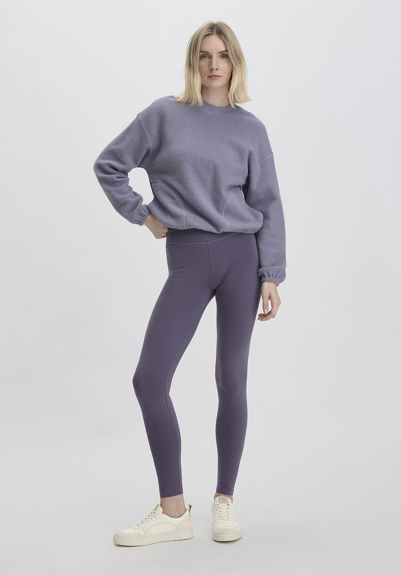 hessnatur Loungewear Leggings Fitted Medium Cut ACTIVE LIGHT aus Bio-Baumwolle - lila Größe M/l
