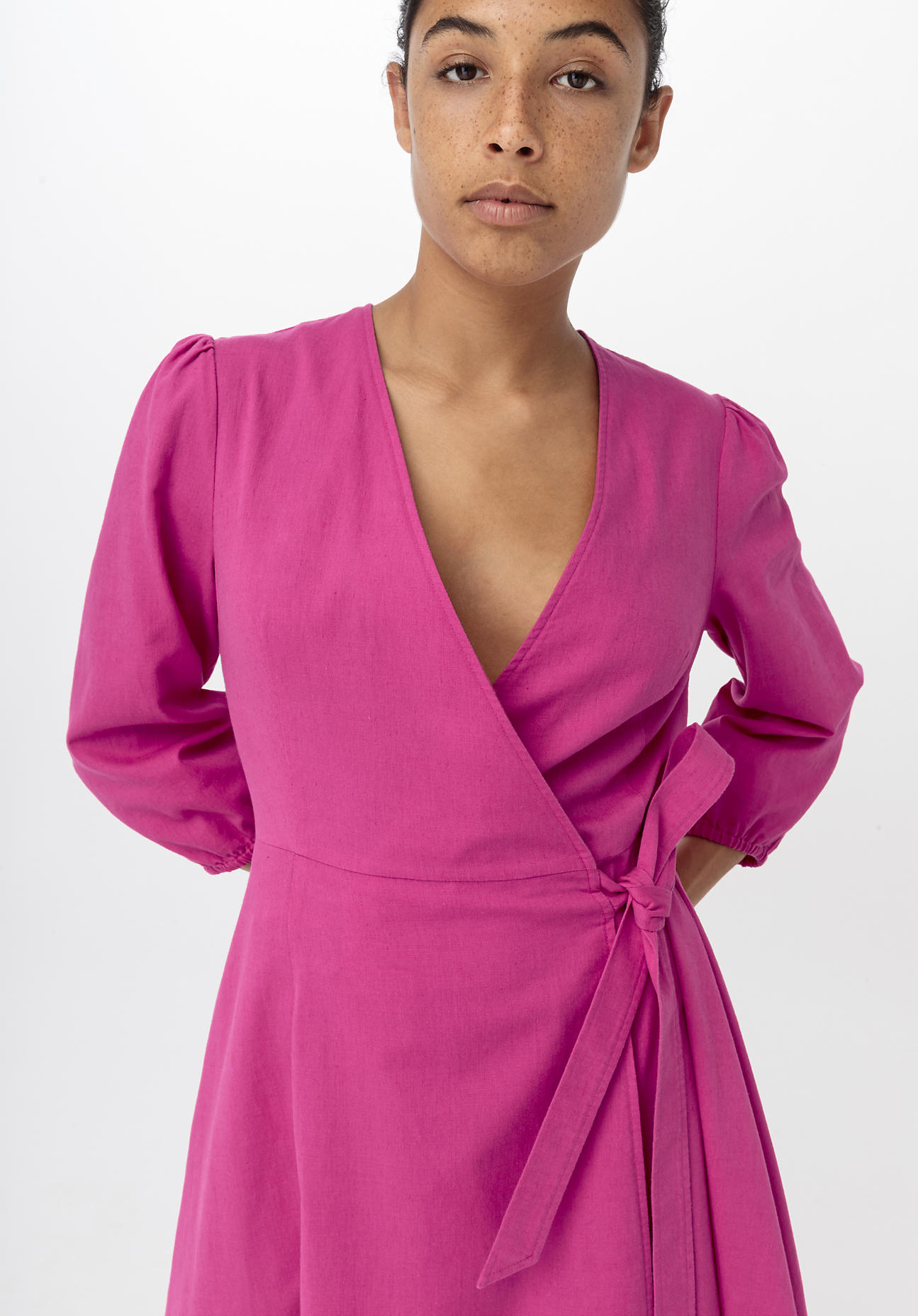 hessnatur Damen Midi-Wickelkleid aus Bio-Baumwolle mit Leinen - rosa - Größe 38