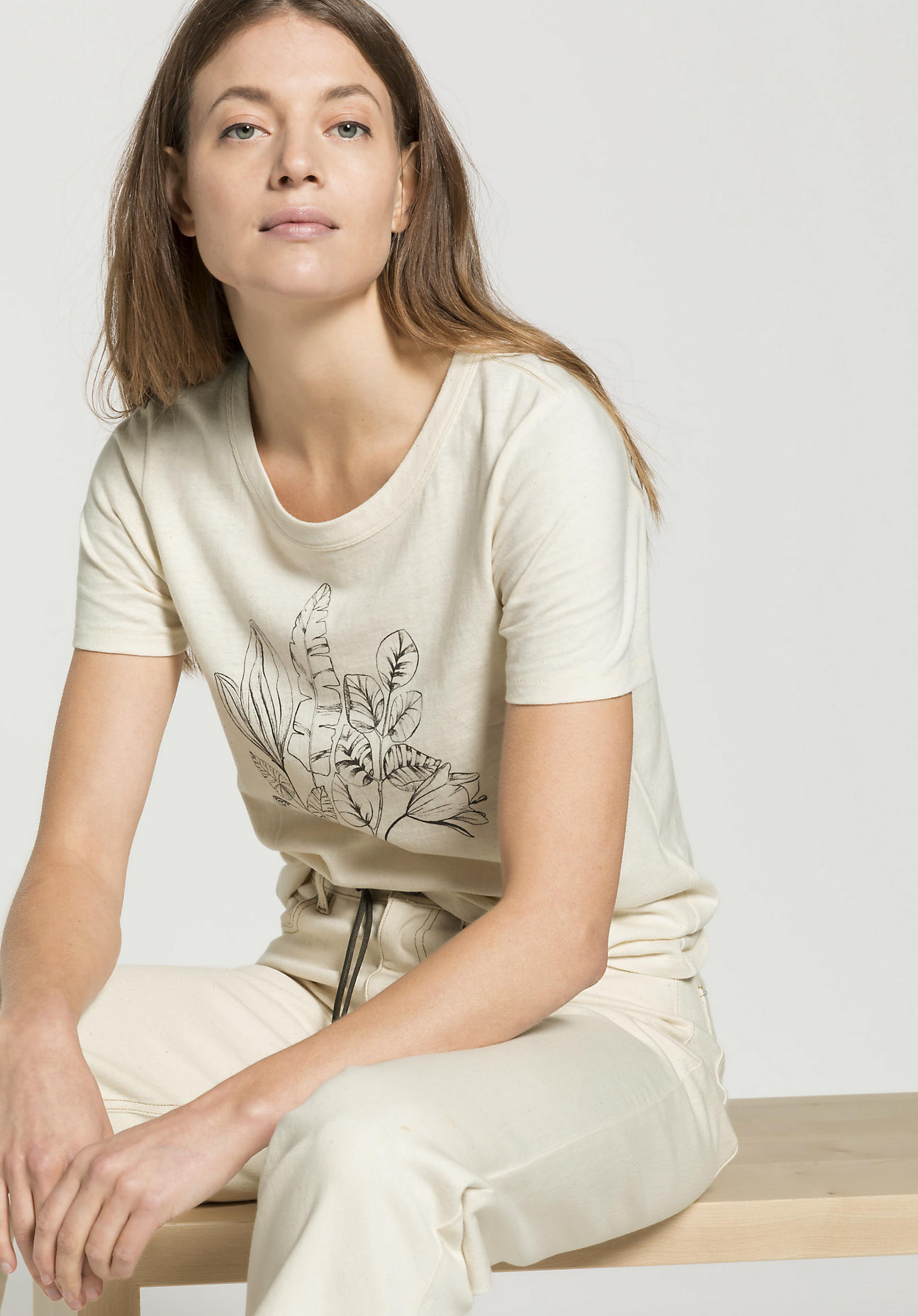 hessnatur Damen Motiv-Shirt aus Bio-Baumwolle - natur Größe 36