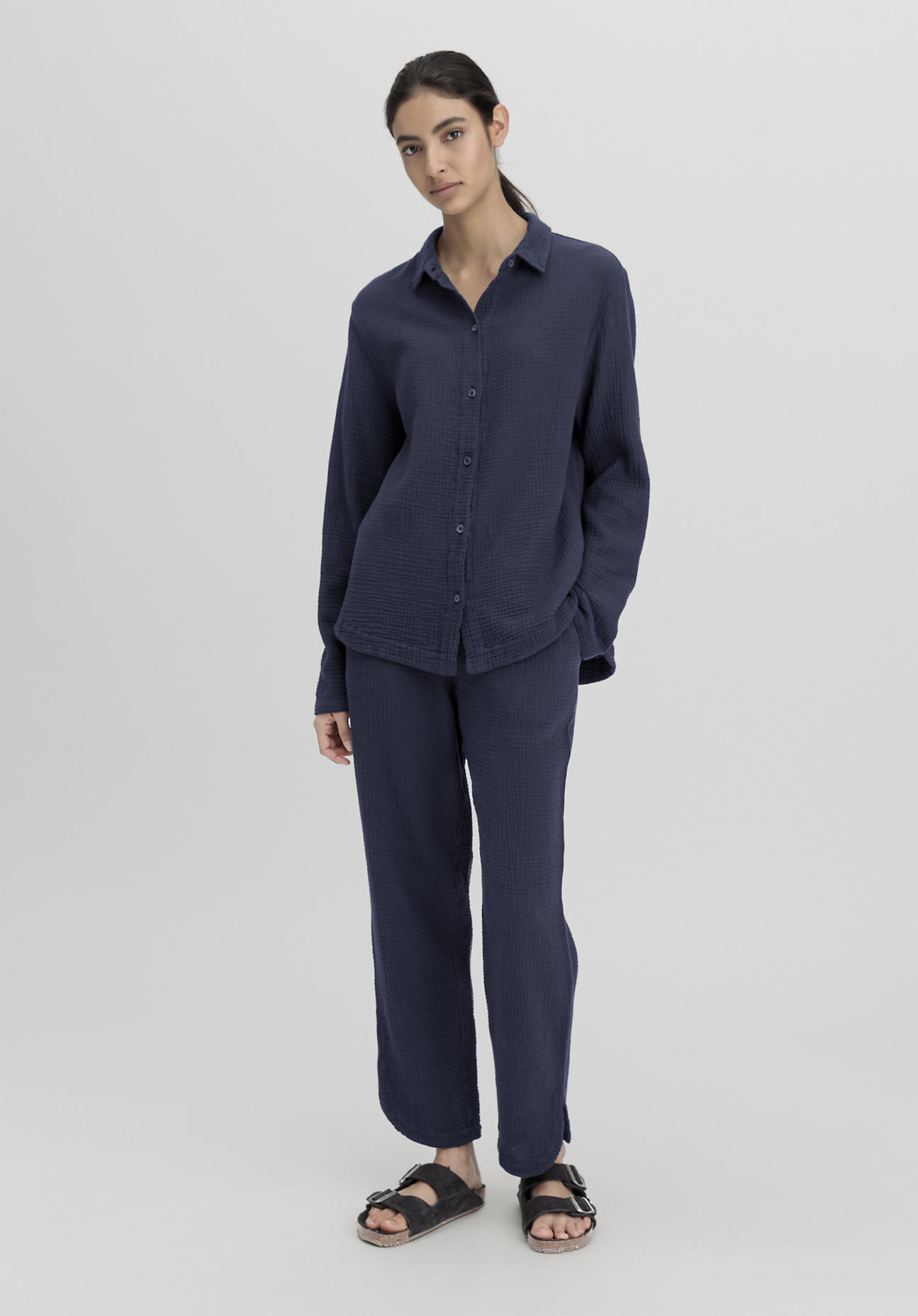 hessnatur Damen Musselin Schlafhose Regular PURE COMFORT aus Bio-Baumwolle - blau Größe 42