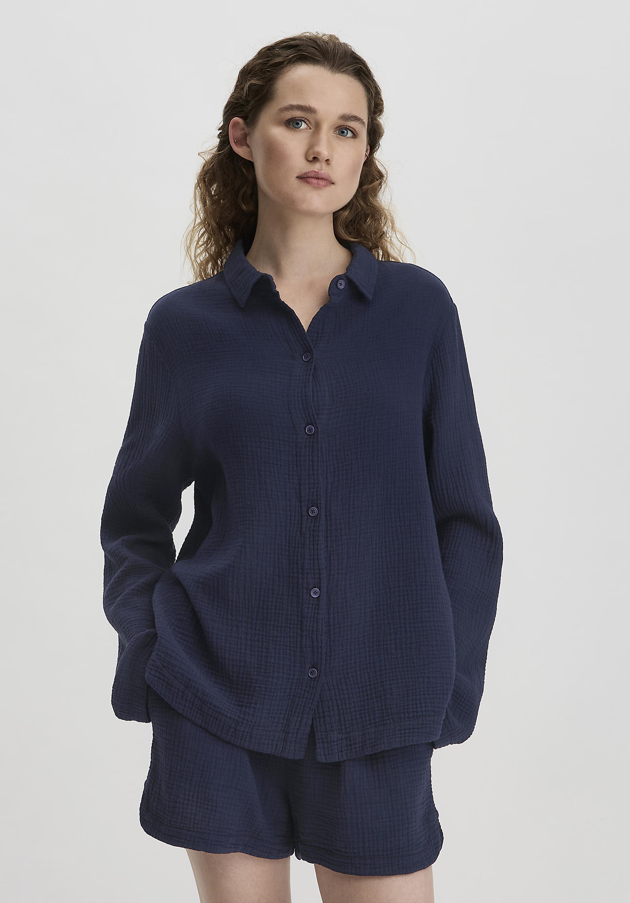hessnatur Damen Musselin Shirt Oversize PURE COMFORT aus Bio-Baumwolle - blau Größe 48